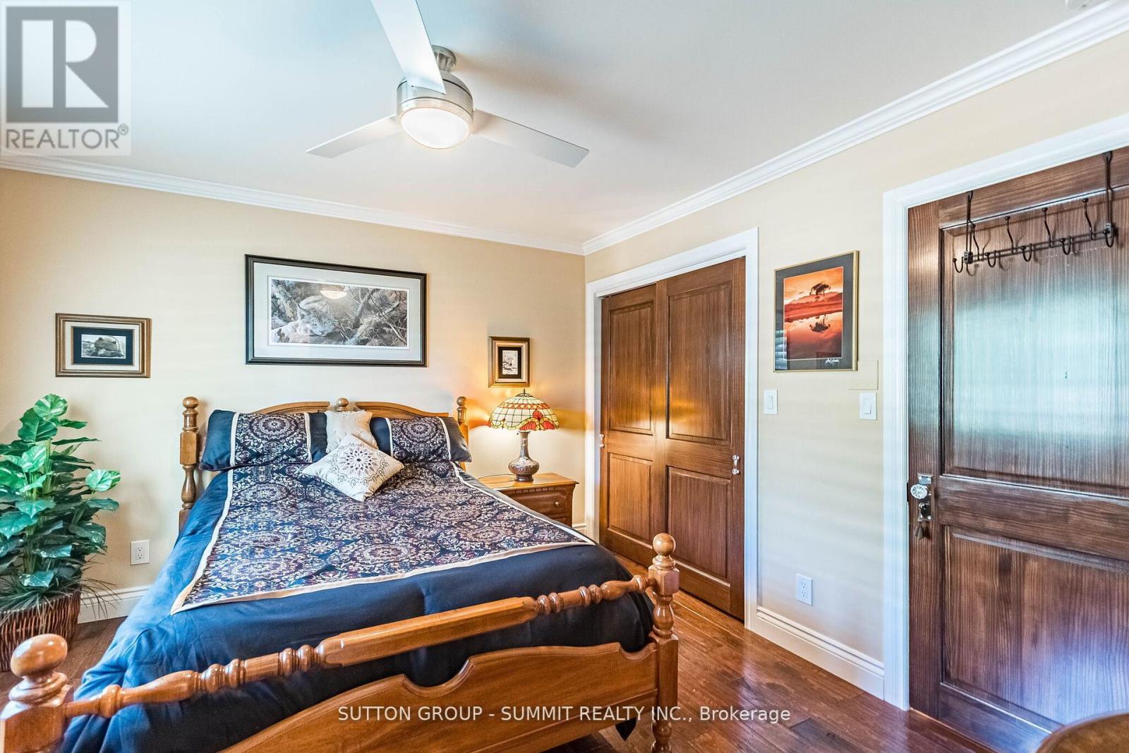 2084 EDINBURGH DRIVE - 21