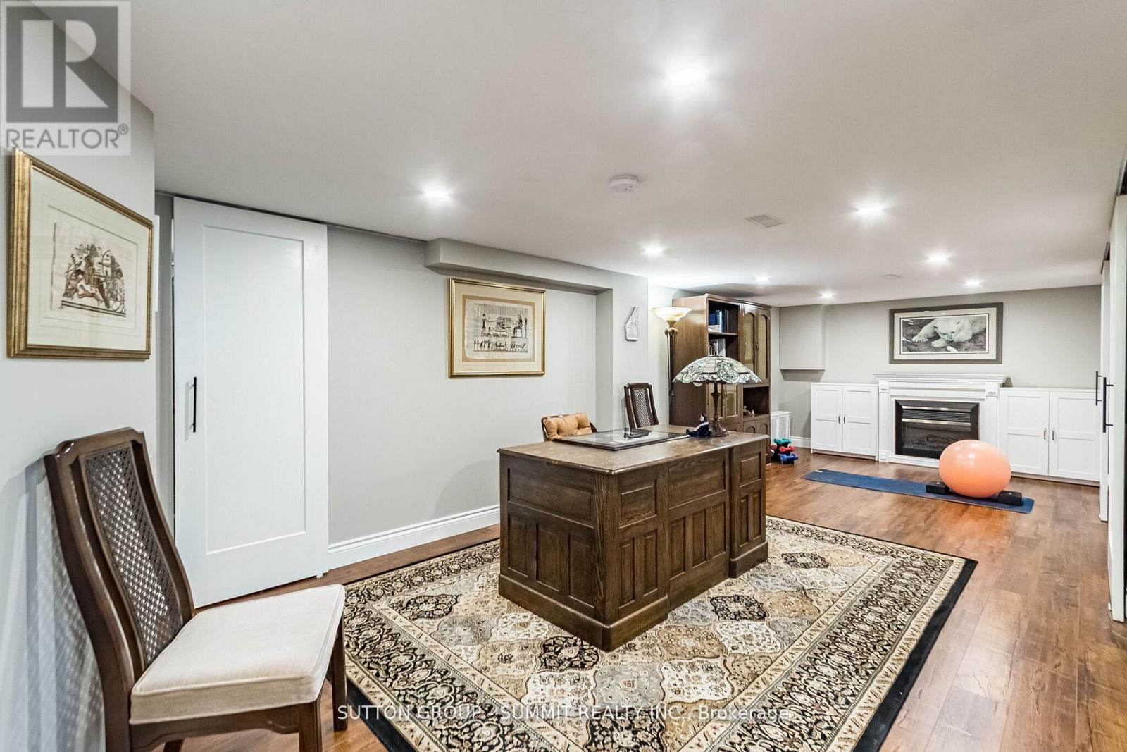 2084 EDINBURGH DRIVE - 32