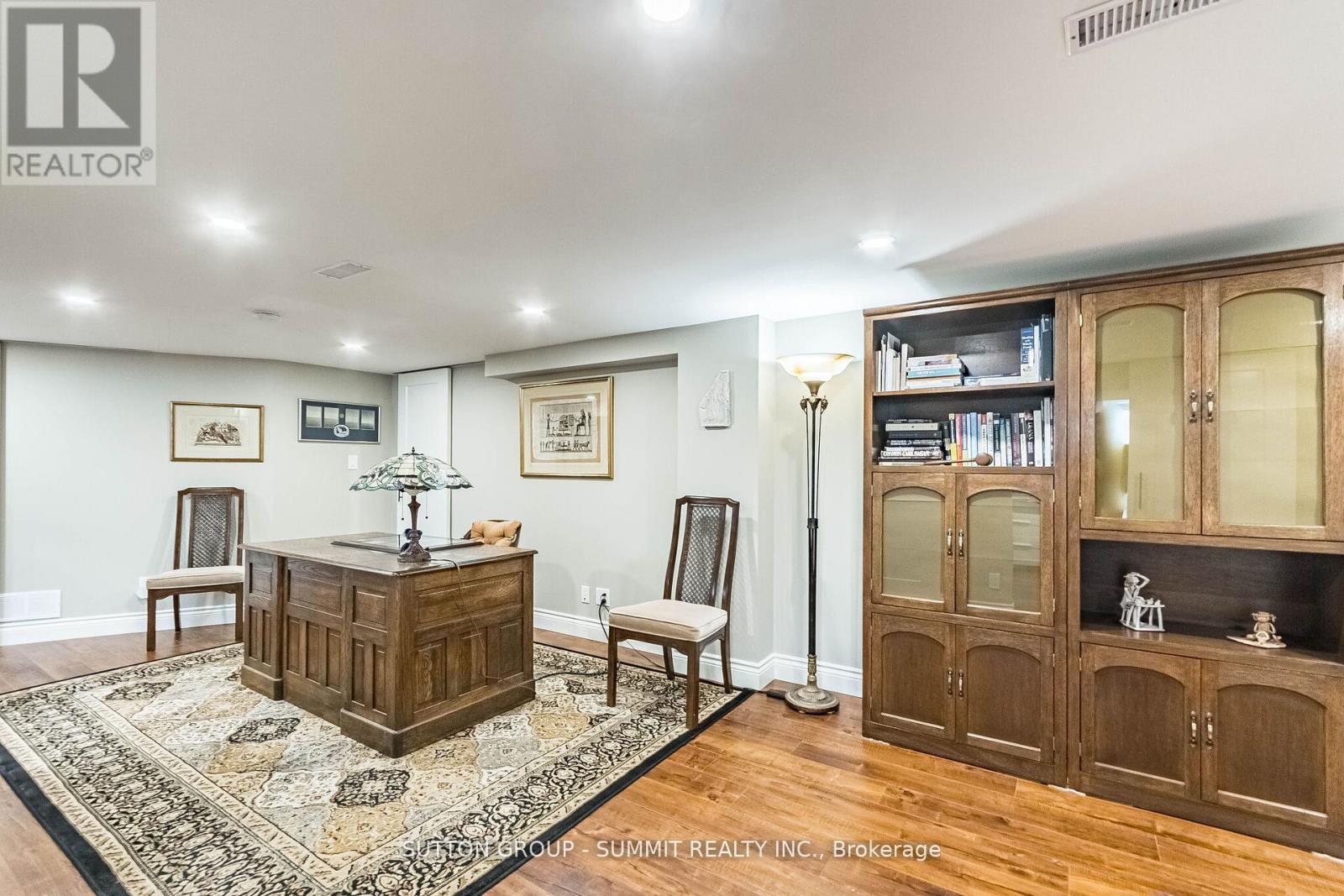 2084 EDINBURGH DRIVE - 35