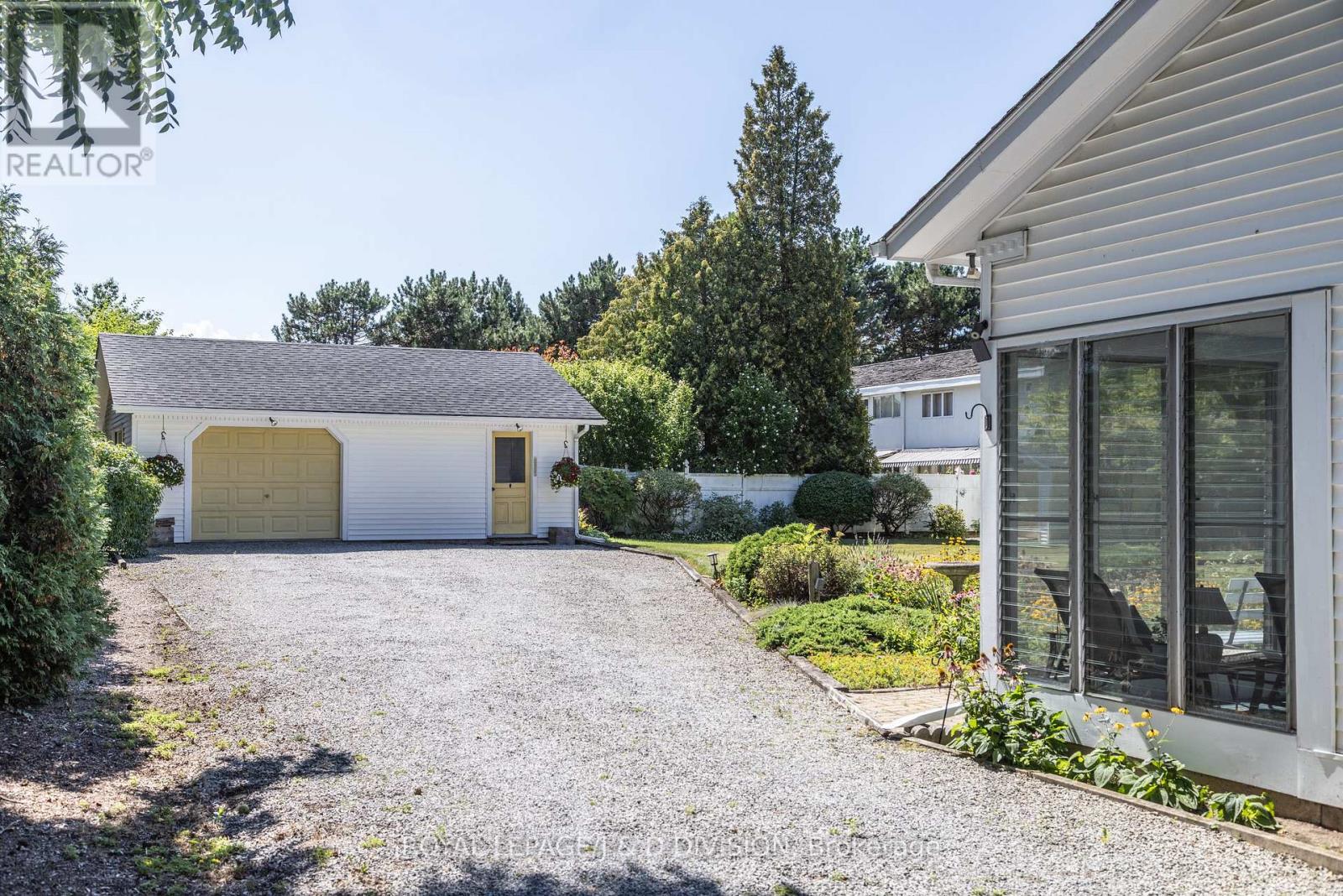 478 JOHNSON STREET - 28
