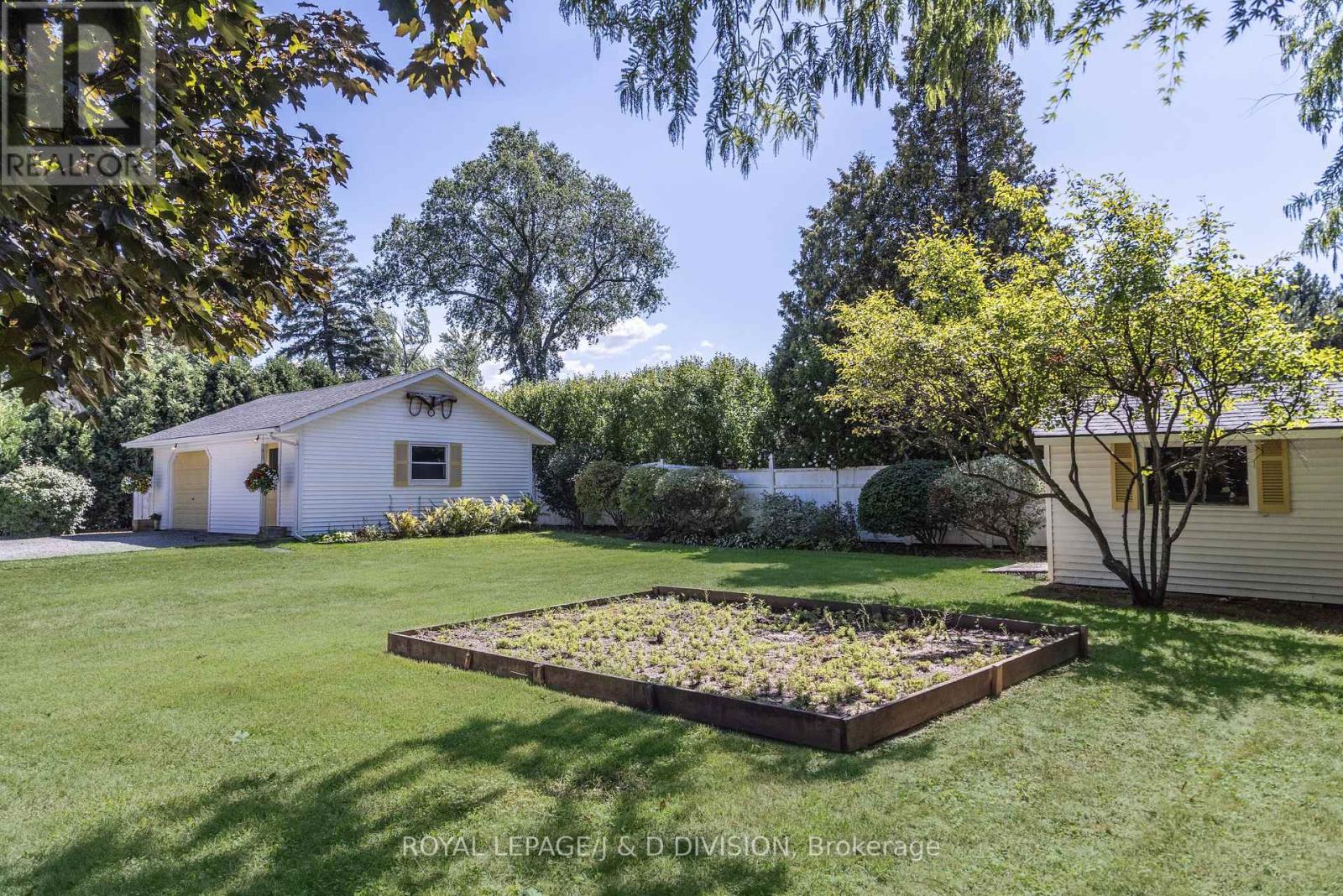 478 JOHNSON STREET - 33