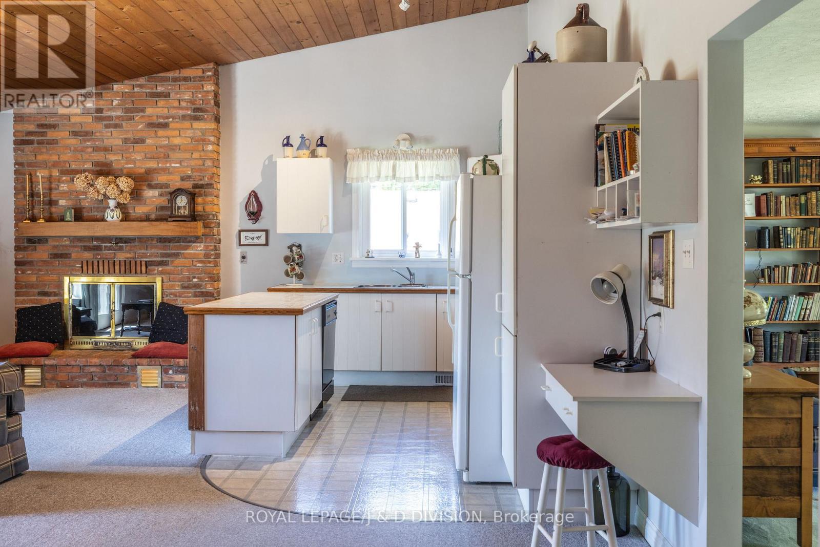 478 JOHNSON STREET - 9