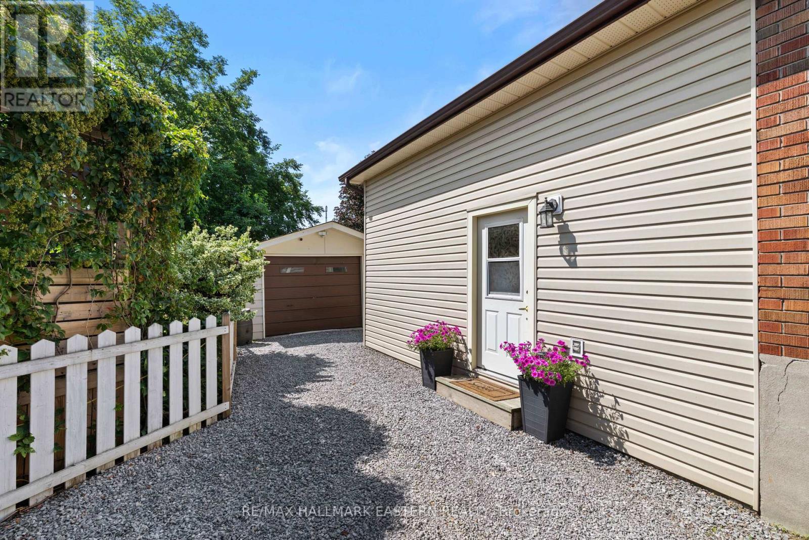503 ROMAINE STREET - 40