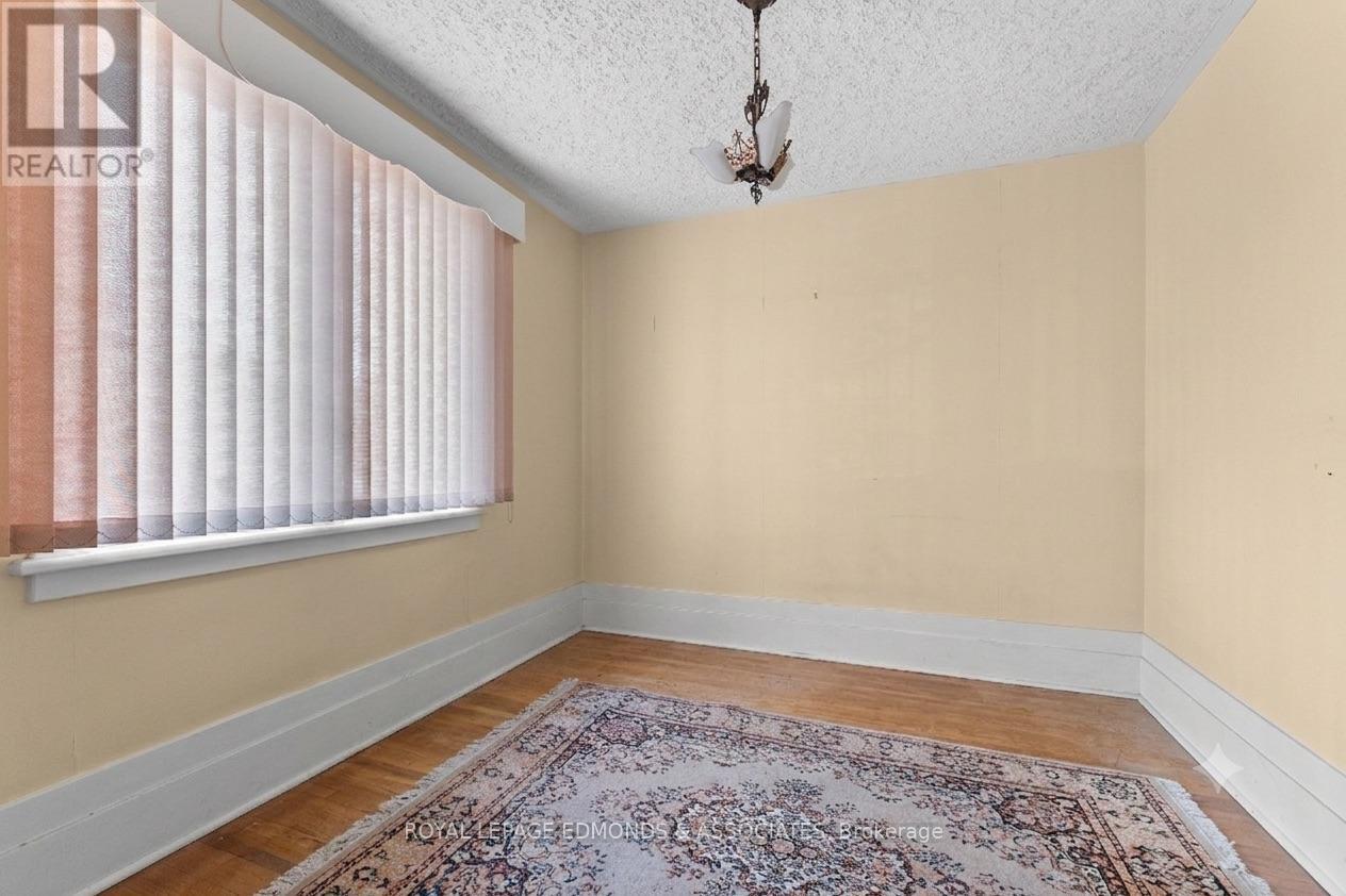 4 Bed, 1 Bath House for Sale in Pembroke – 605 PERTH STREET, Pembroke – MLS# X13515330 - Image 11