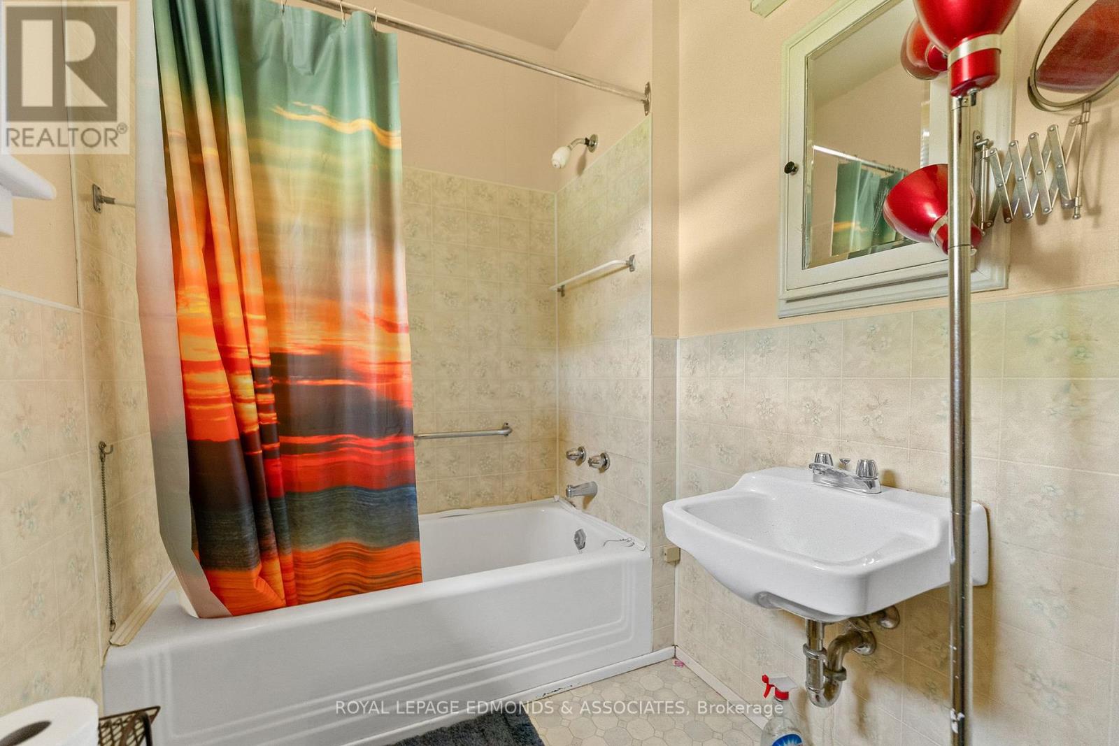 4 Bed, 1 Bath House for Sale in Pembroke – 605 PERTH STREET, Pembroke – MLS# X13515330 - Image 12