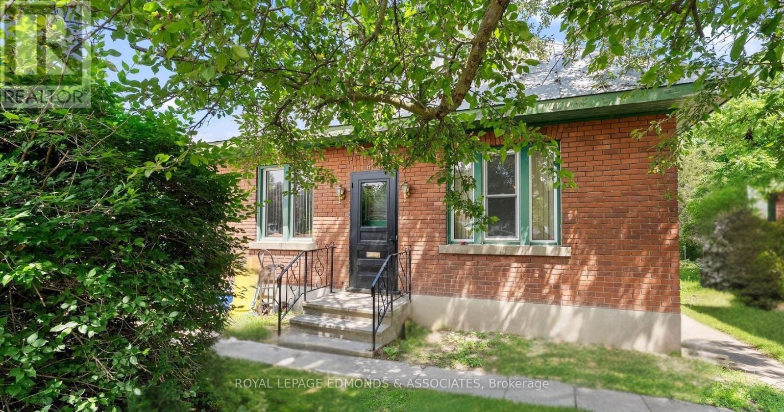 4 Bed, 1 Bath House for Sale in Pembroke – 605 PERTH STREET, Pembroke – MLS# X13515330 - Image 3