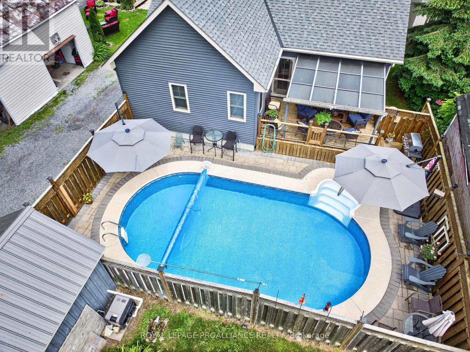 1086 PRINCE STREET - 38
