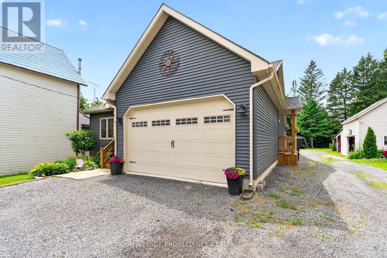 1086 PRINCE STREET - 3
