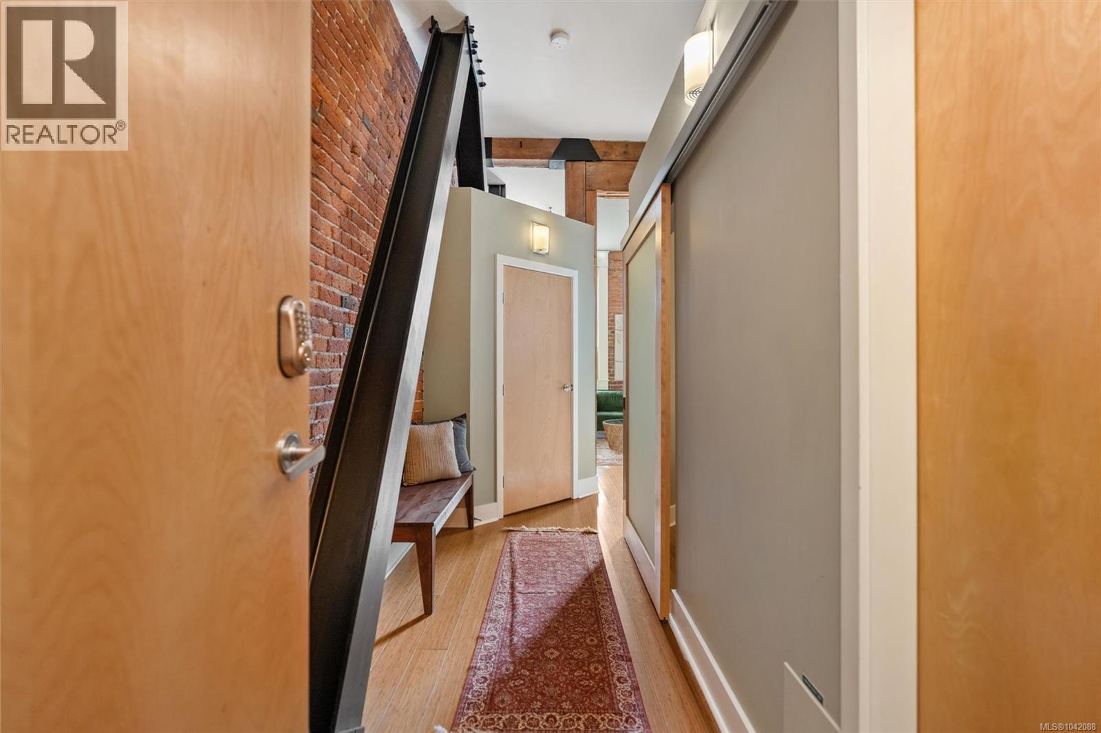 #204 610 Johnson St - 4