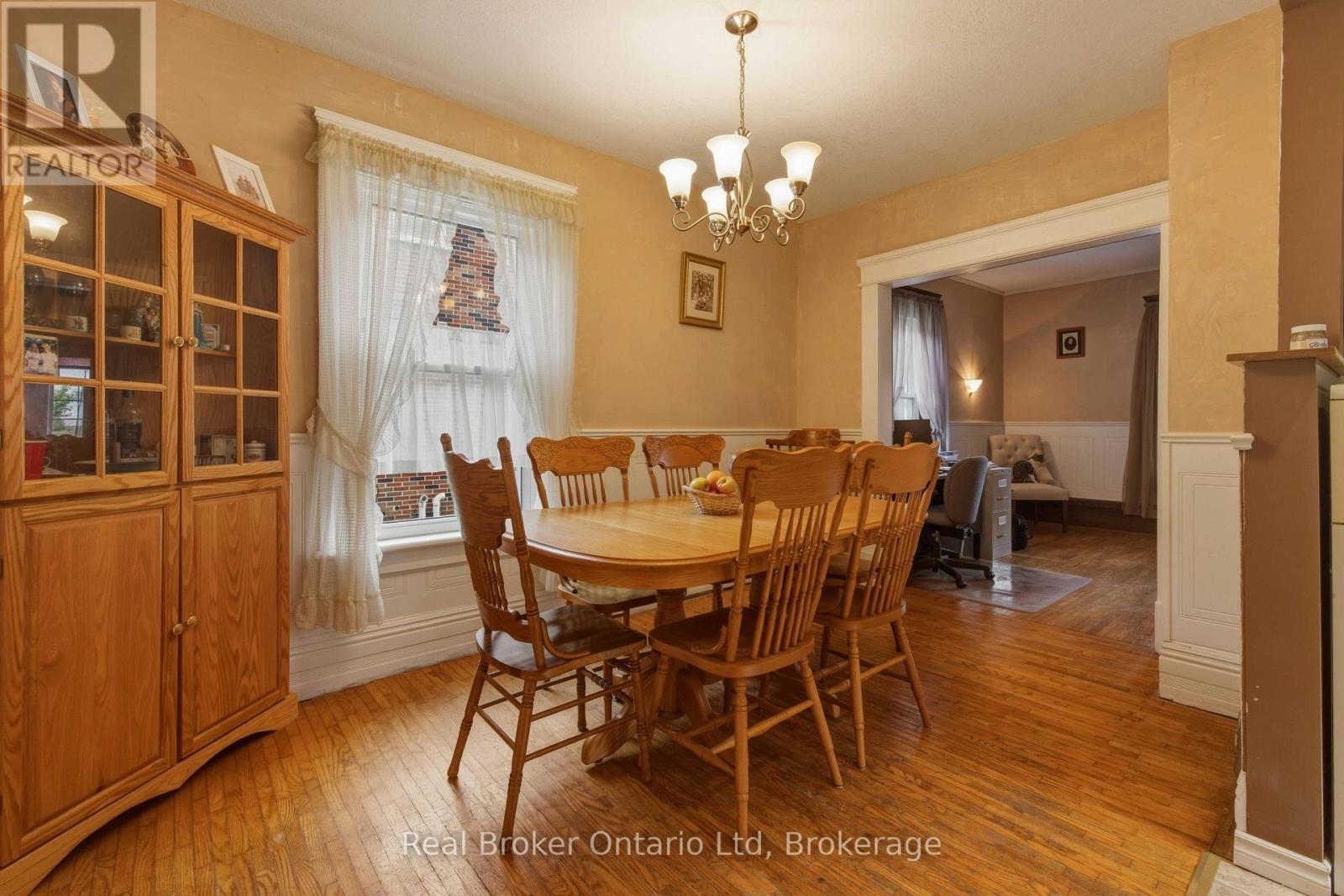 127 GARAFRAXA STREET - 11