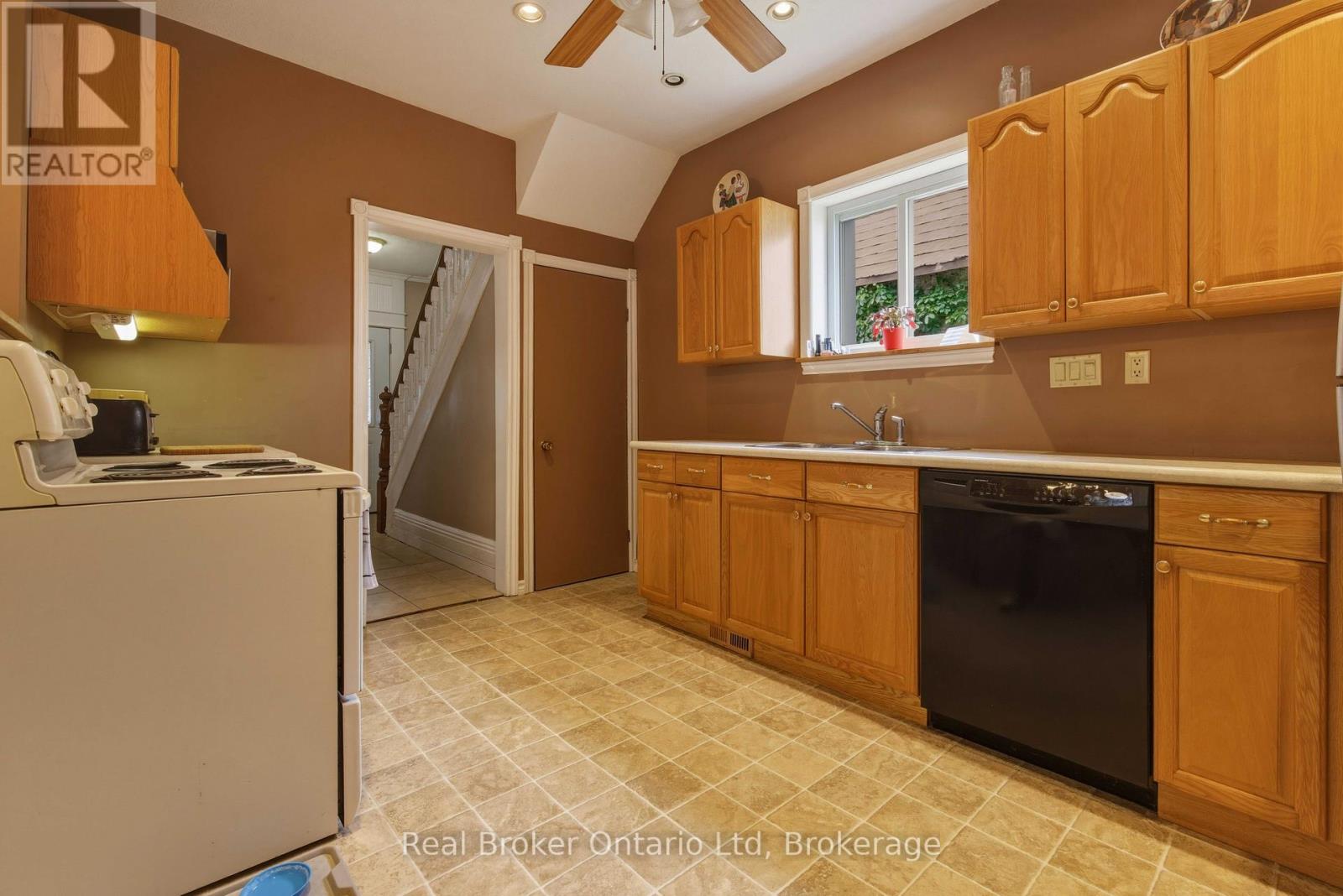 127 GARAFRAXA STREET - Image 13