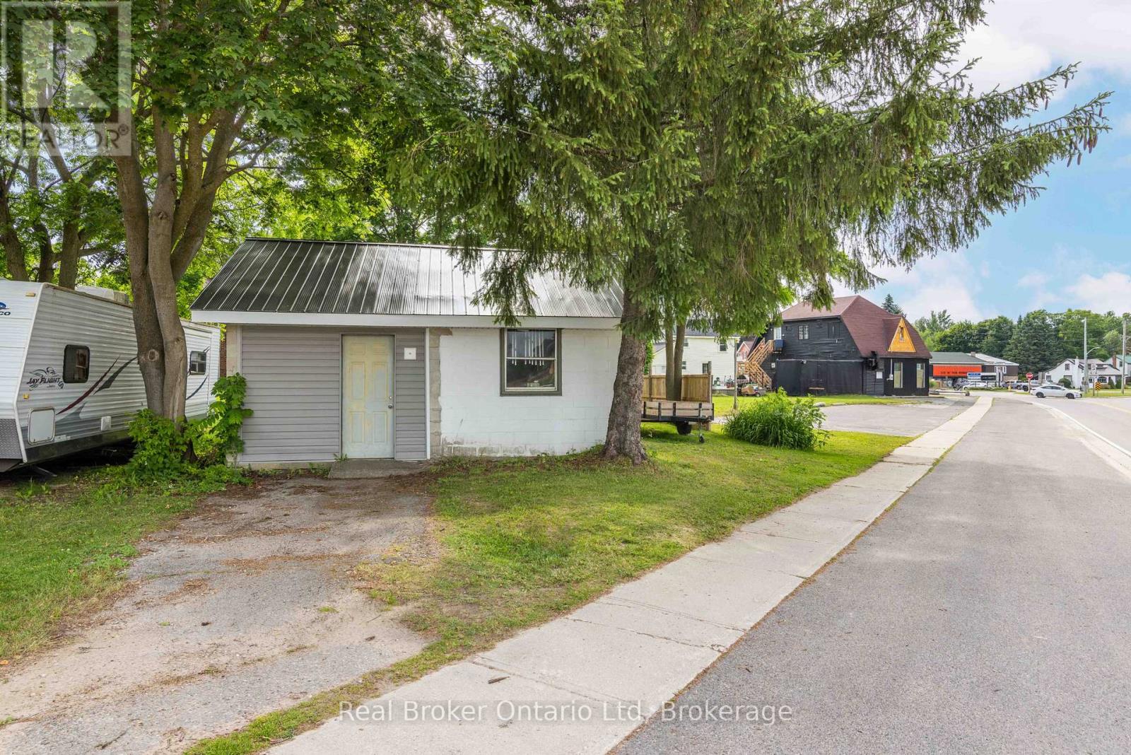 127 GARAFRAXA STREET - 38