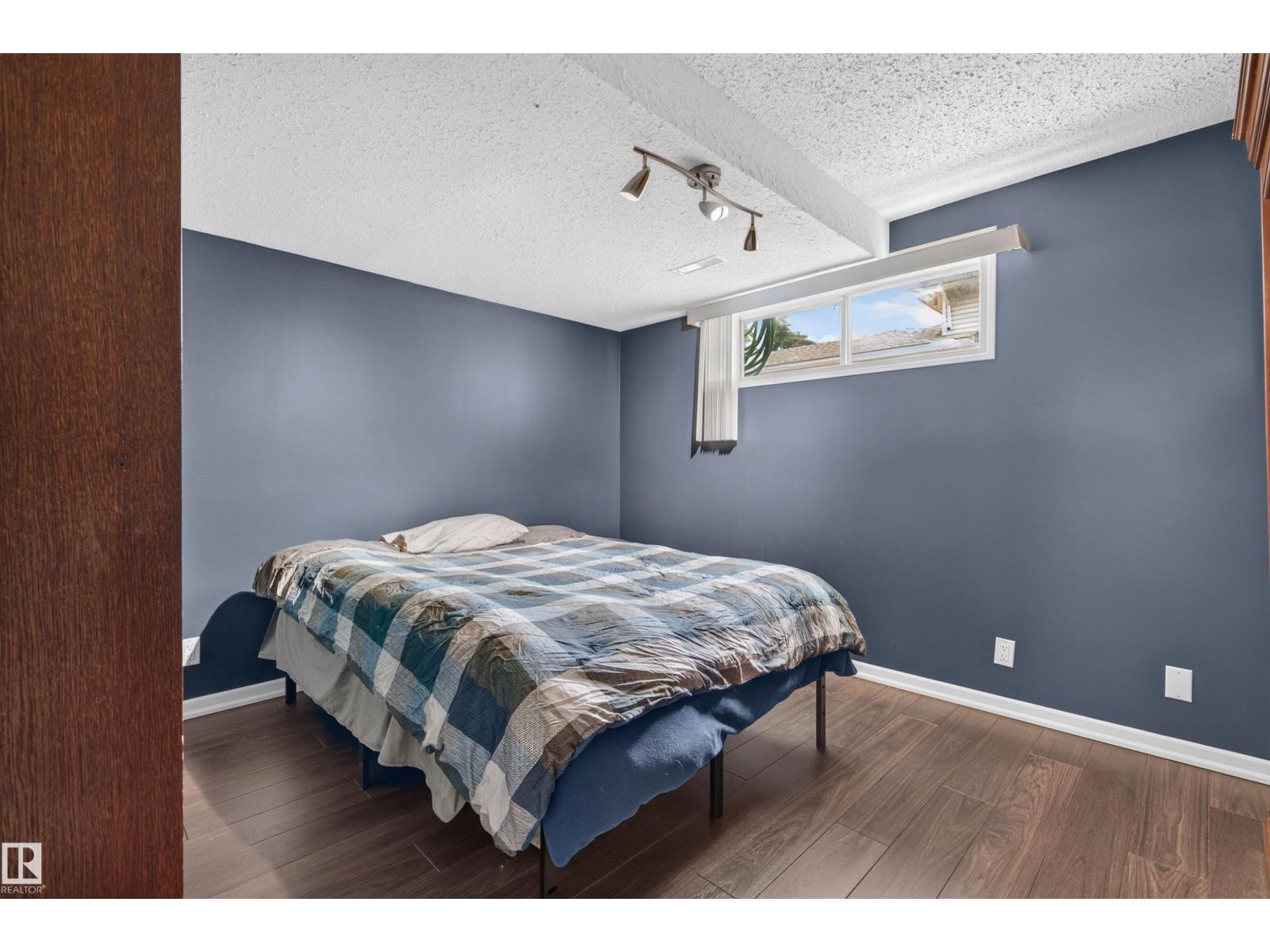 208 18 ST - 22