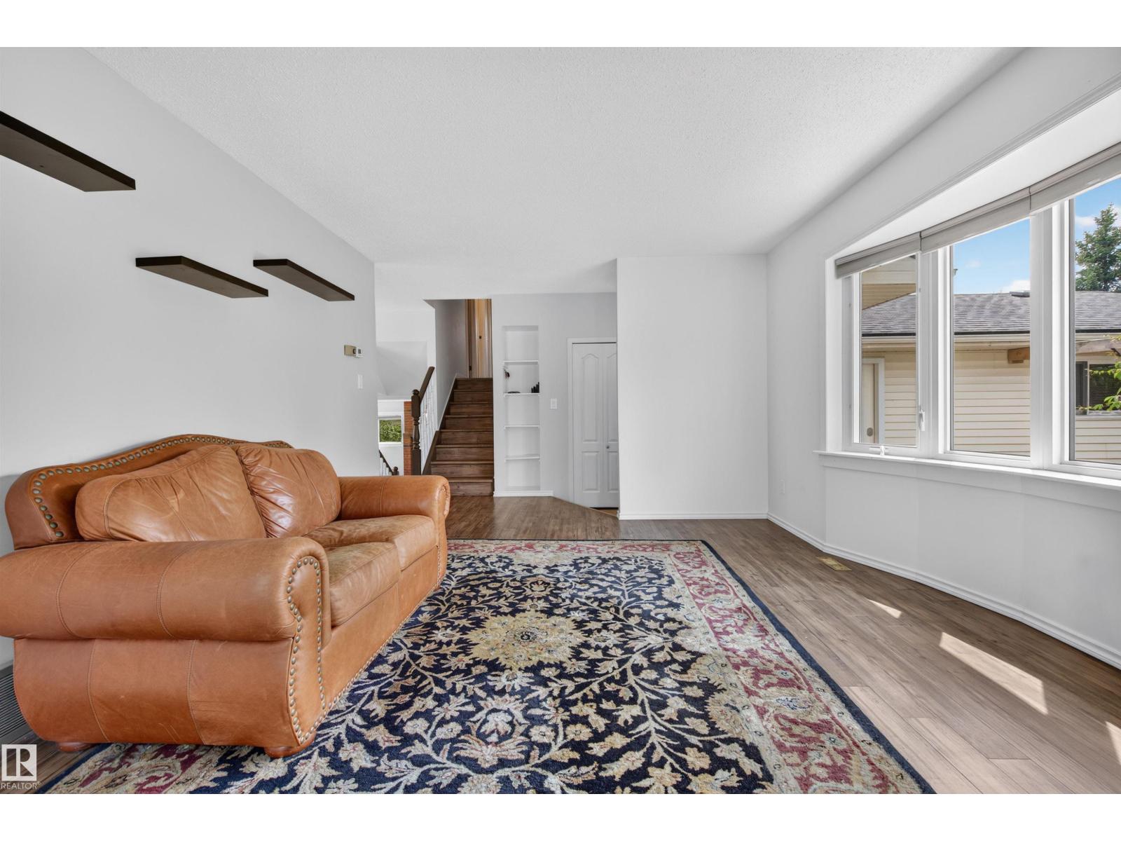 208 18 ST - 4
