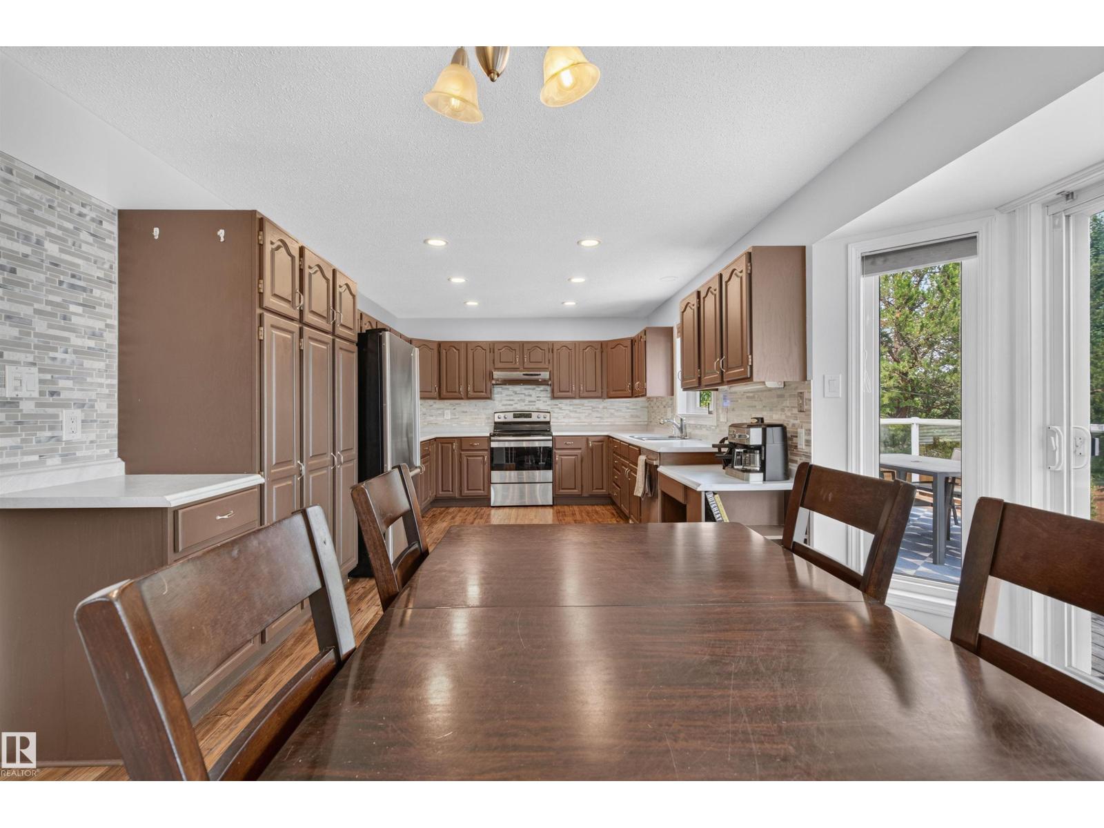 208 18 ST - 8