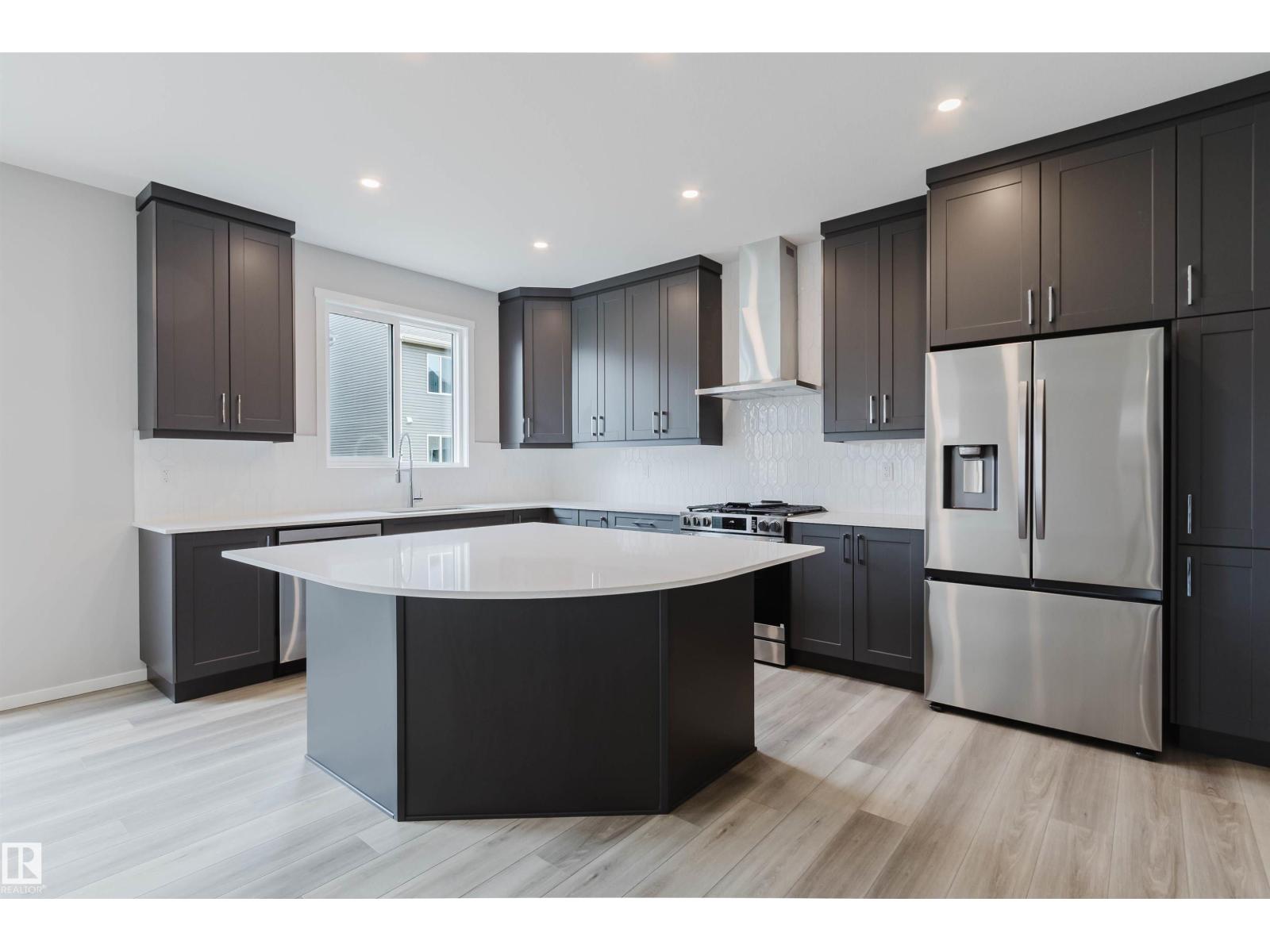 1523 206 ST NW - 1