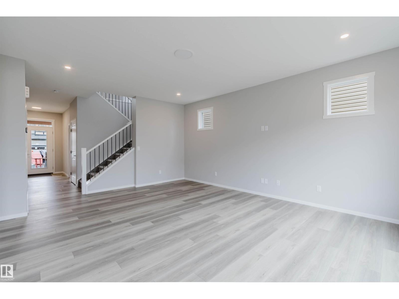 1523 206 ST NW - 10