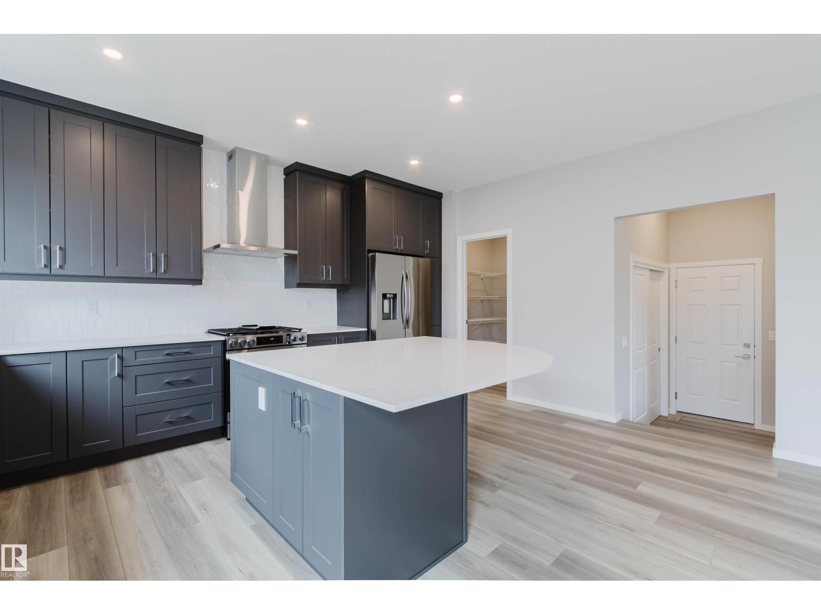 1523 206 ST NW - 18