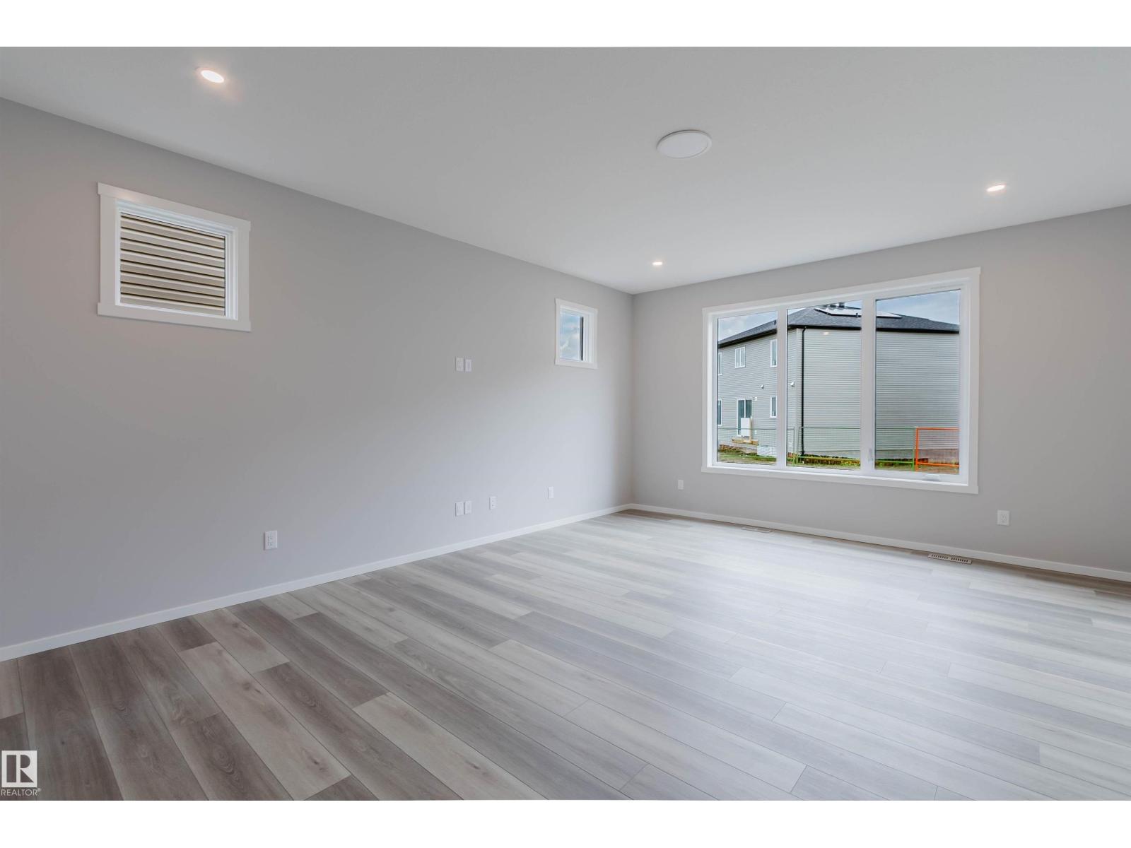 1523 206 ST NW - 8