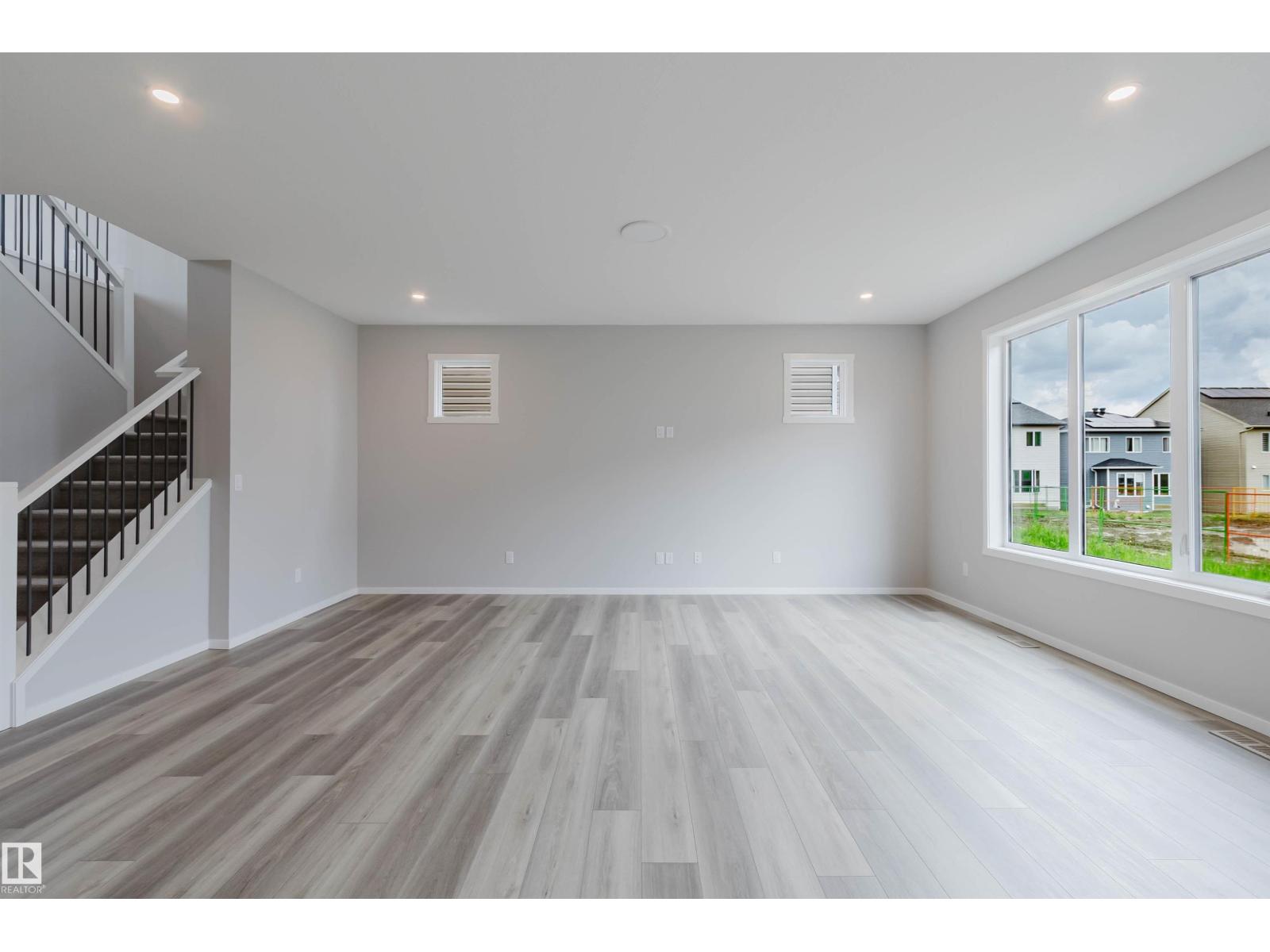 1523 206 ST NW - 9