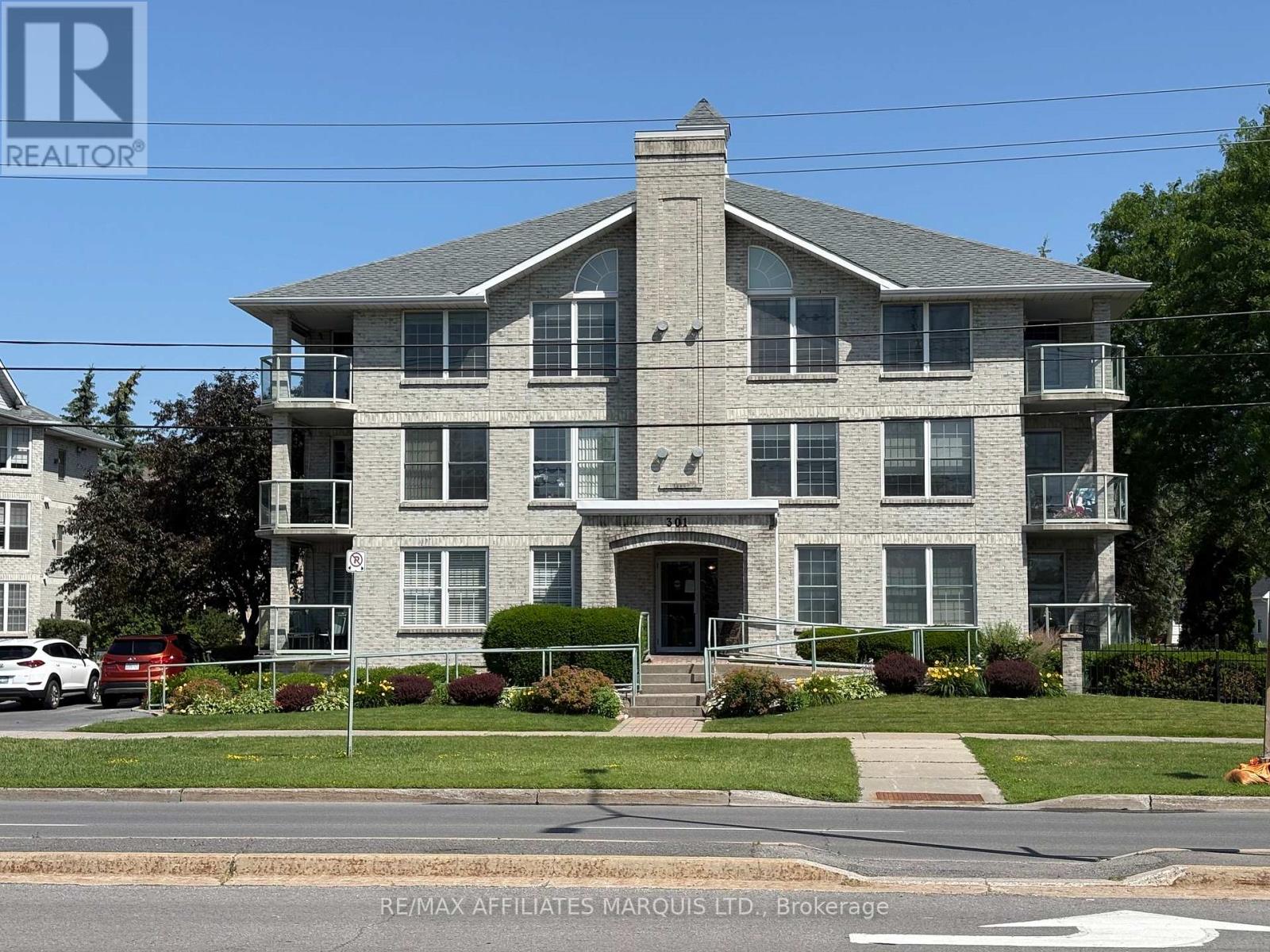 #301 301 WATER STREET W - 1