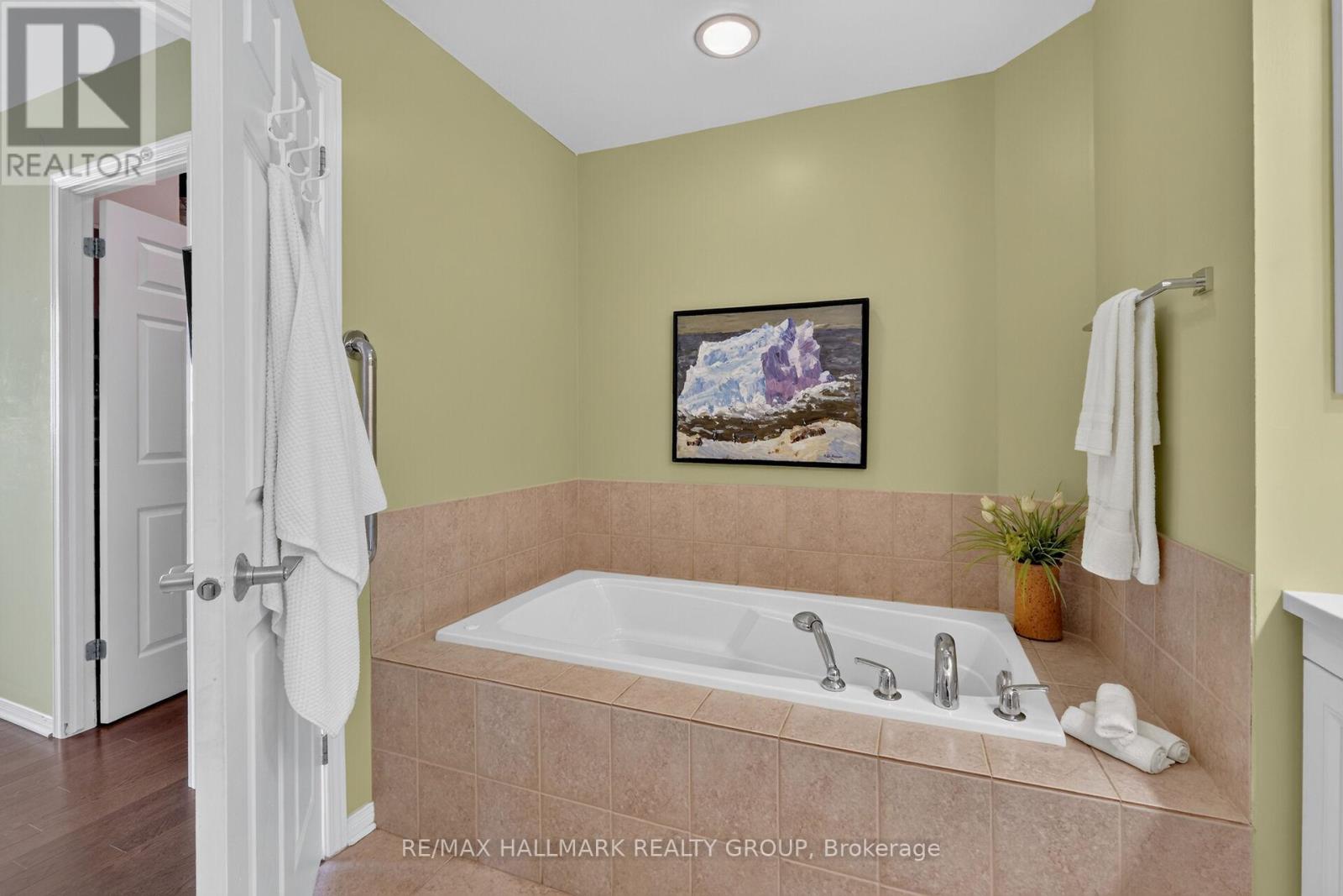2 Bed, 3 Bath House for Sale in Ottawa – 1704 – 38 METROPOLE PRIVATE, Ottawa – MLS# X13514866 - Image 34