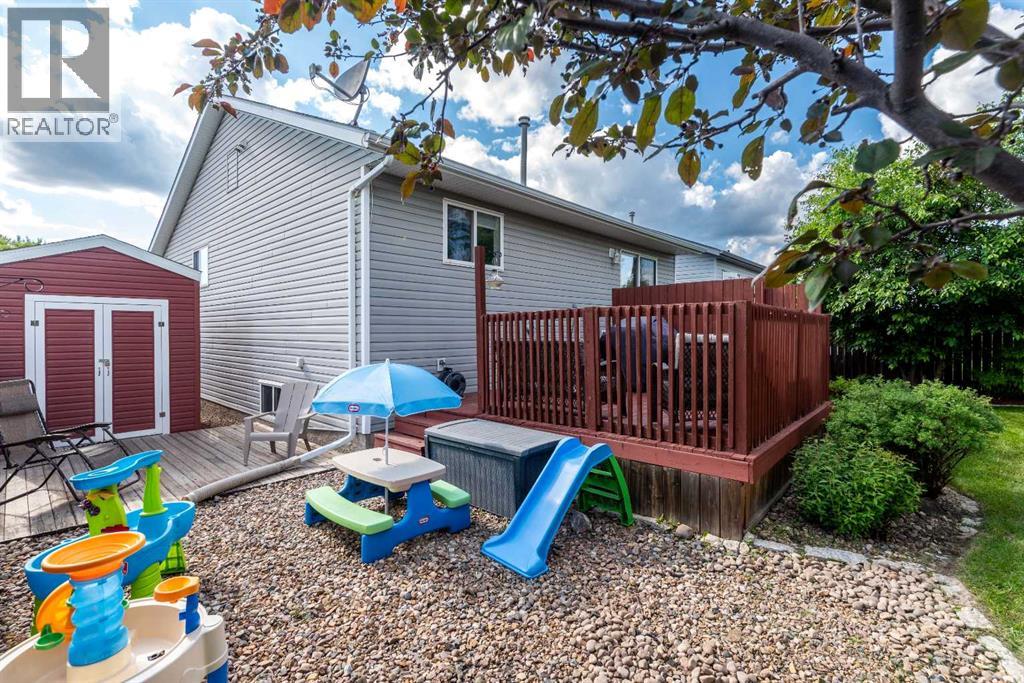 1519 49 Avenue — photo 37