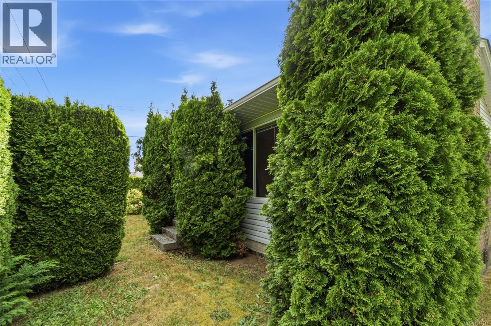 1040 5th Ave - 19