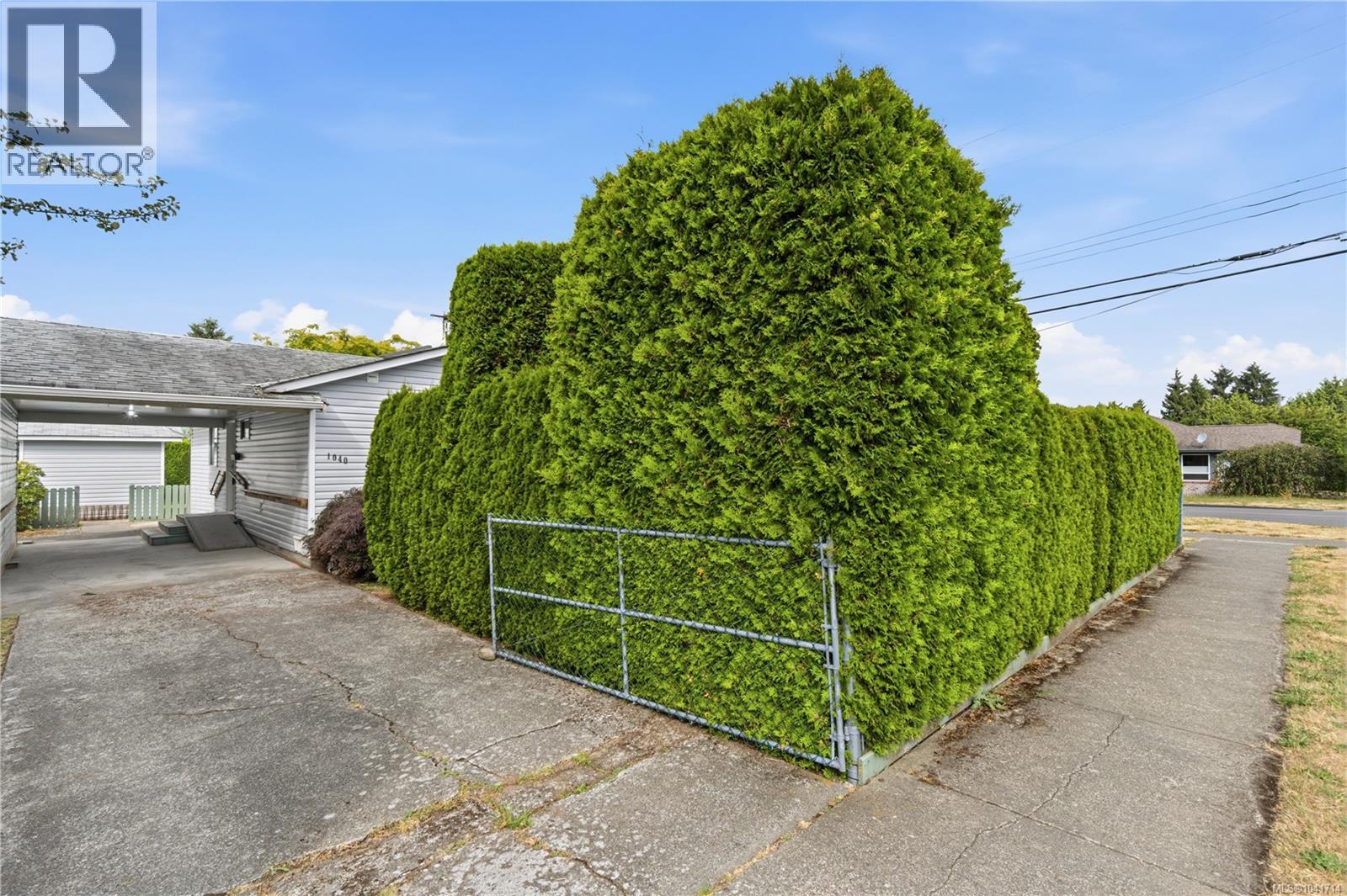 1040 5th Ave - 2