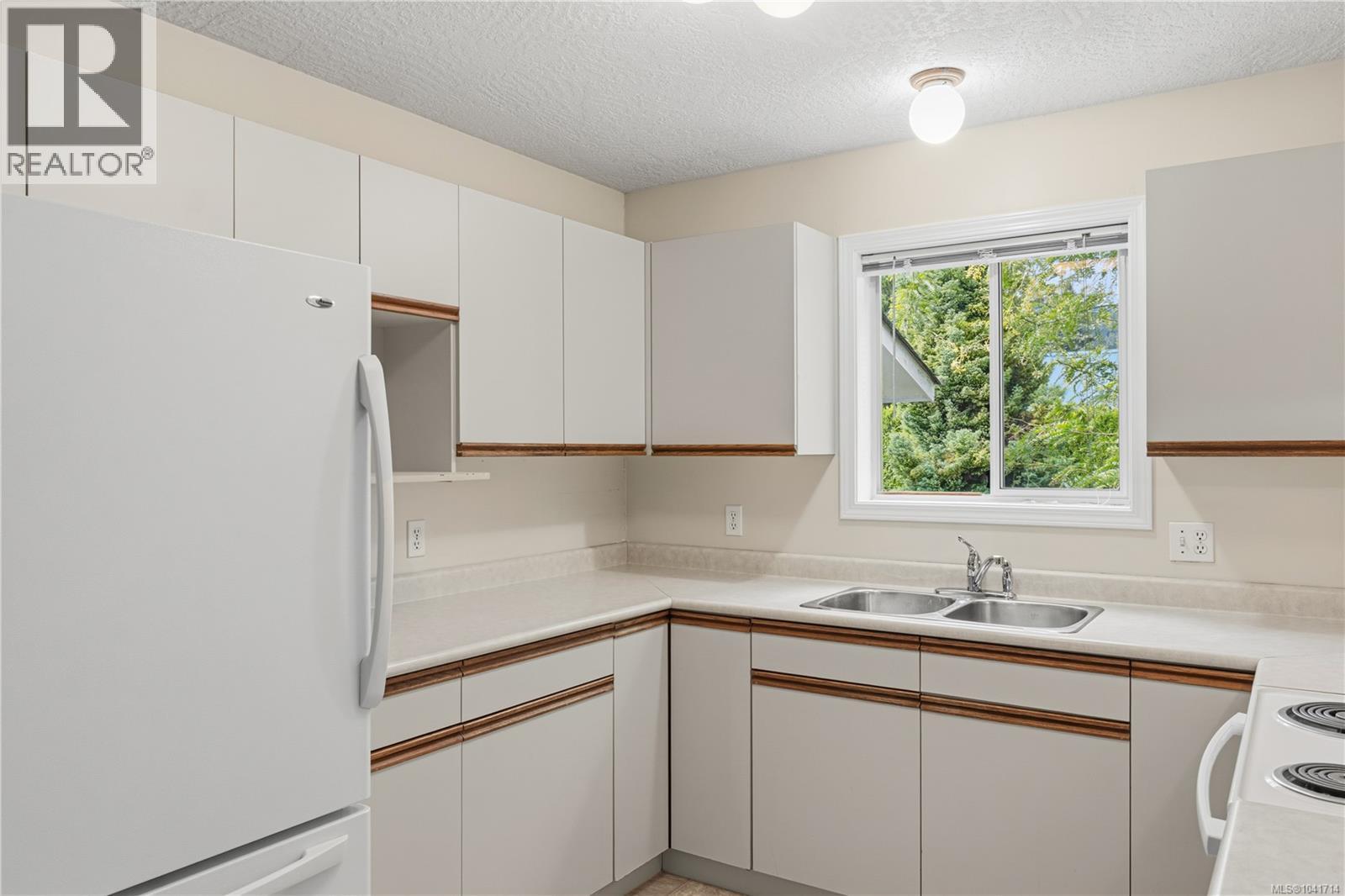 1040 5th Ave - 25