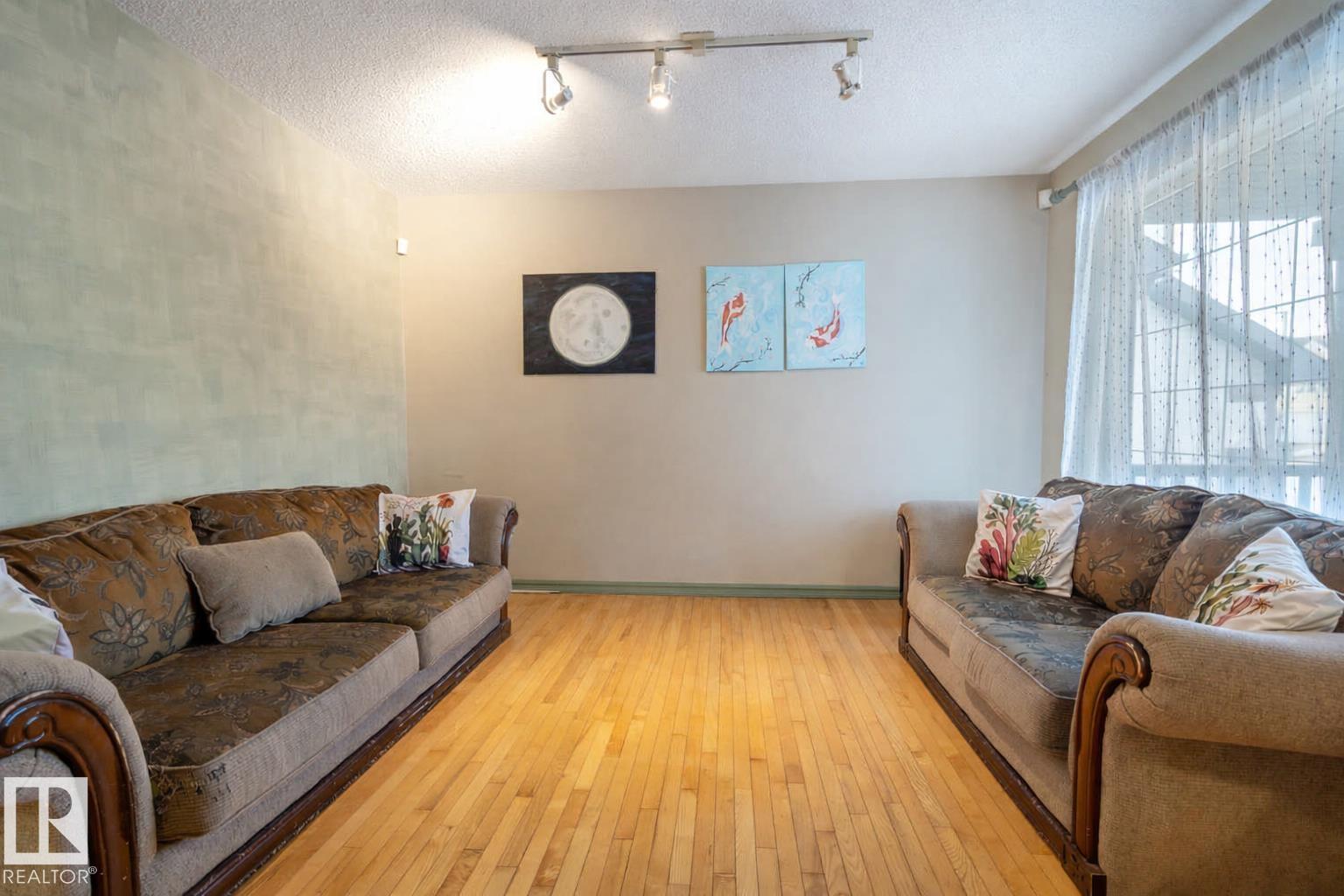 11813 12 AV NW - 3