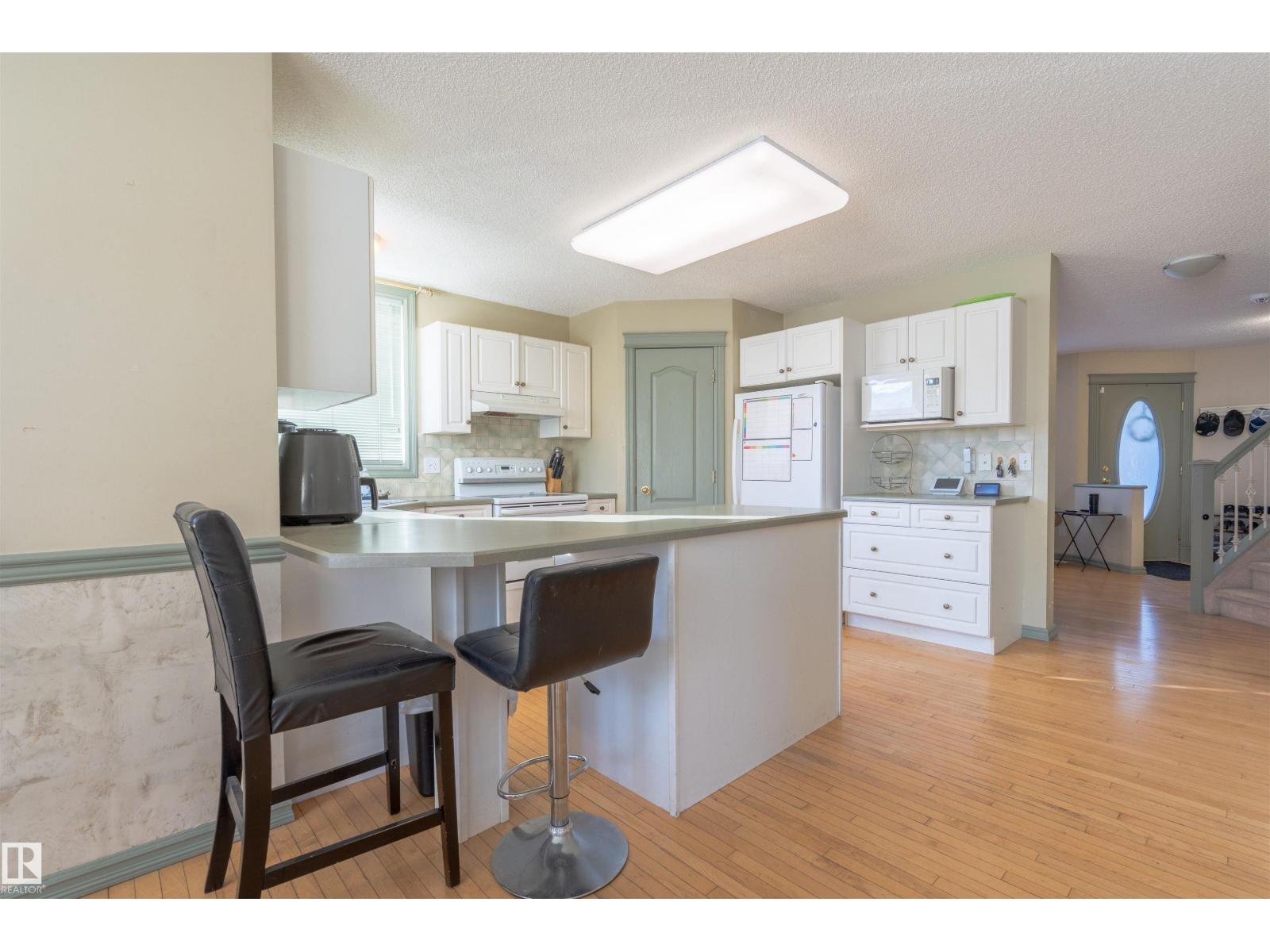 11813 12 AV NW - 9
