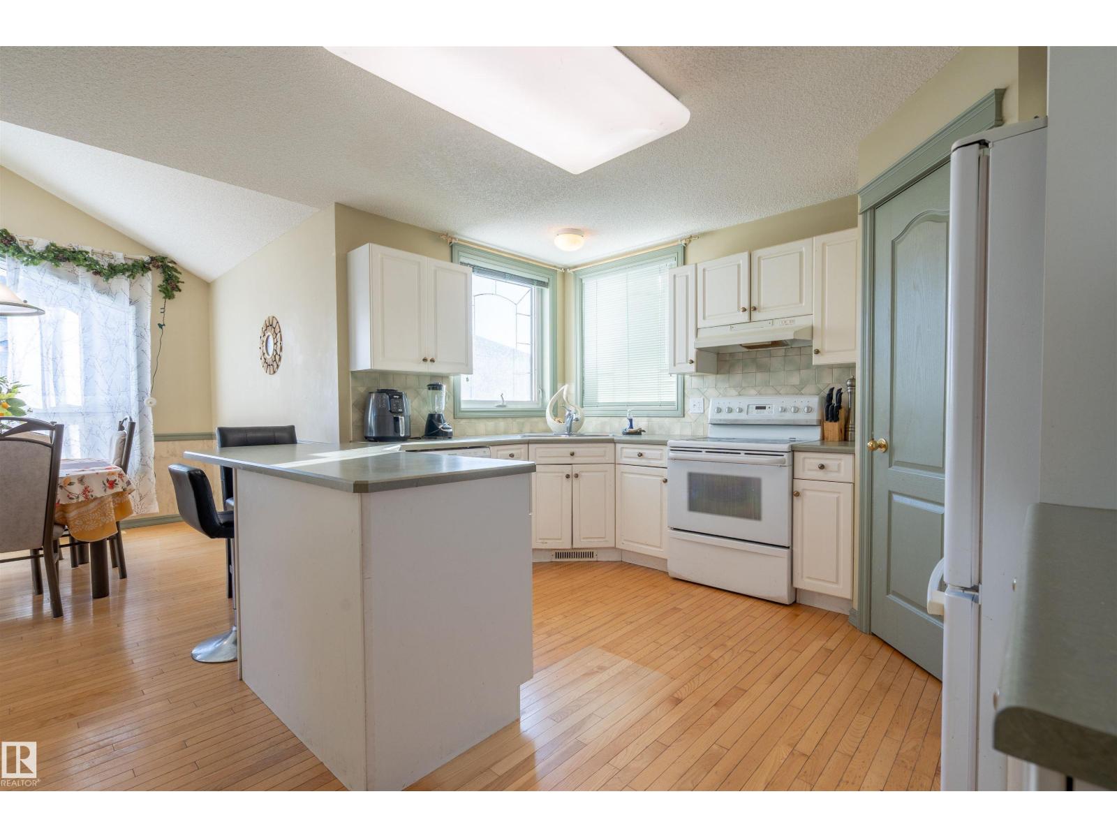 11813 12 AV NW - 6