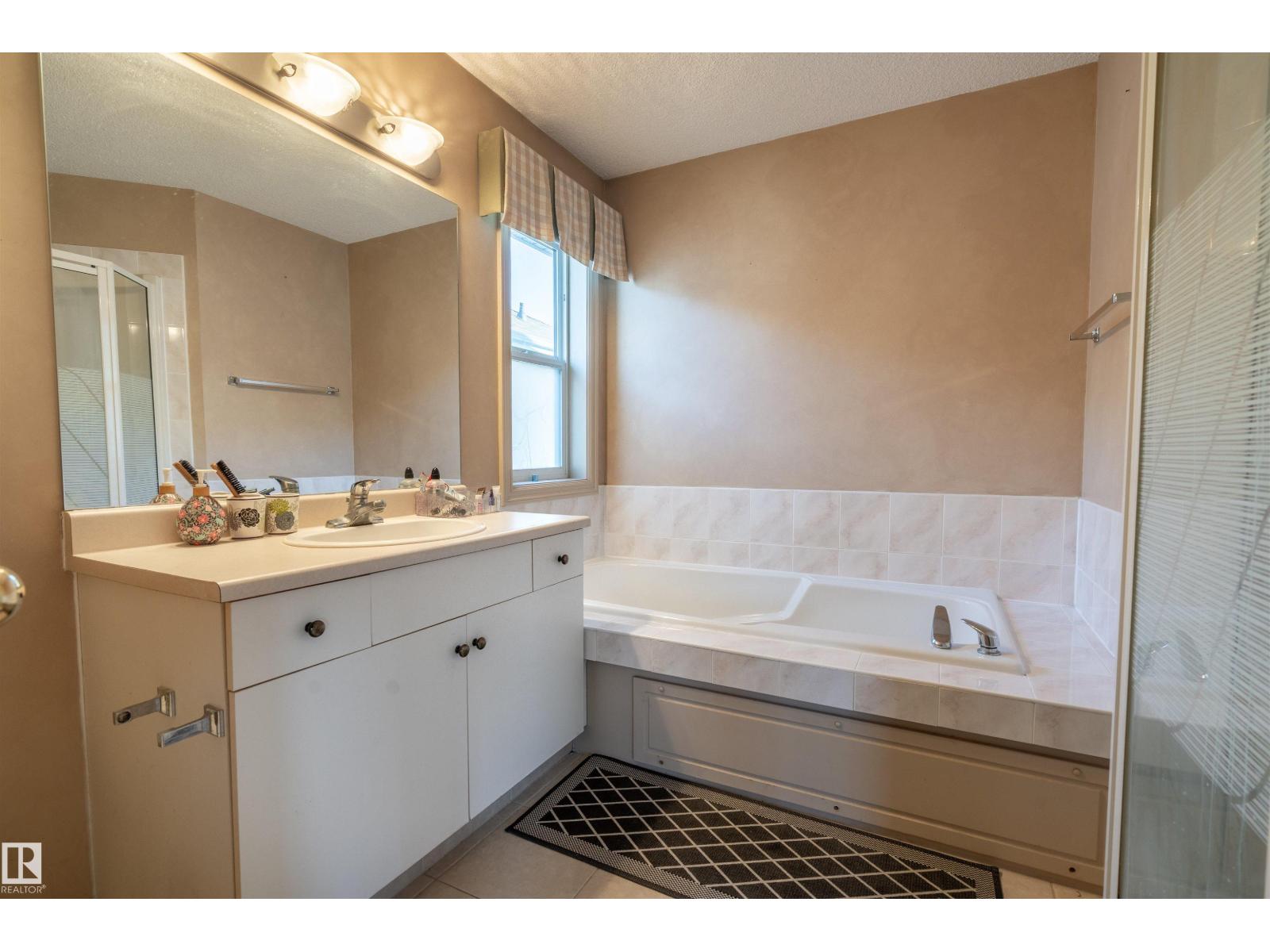 11813 12 AV NW - 23