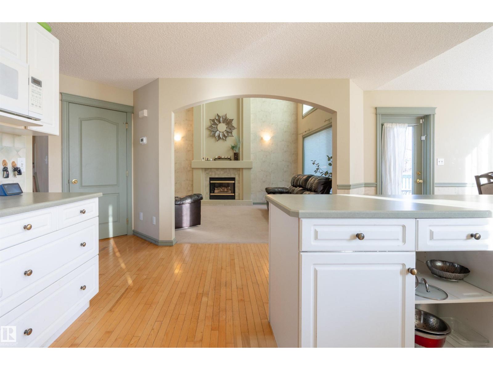 11813 12 AV NW - 8