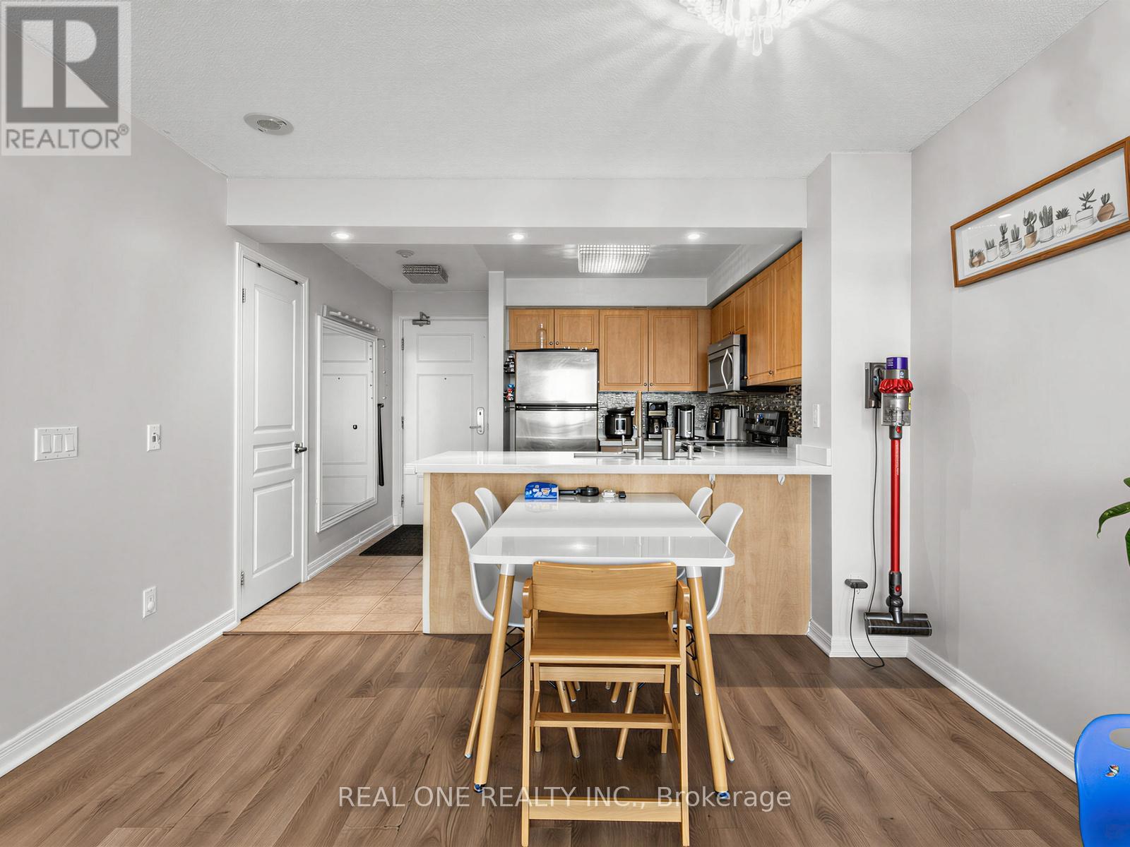 #1203 310 RED MAPLE ROAD - 10