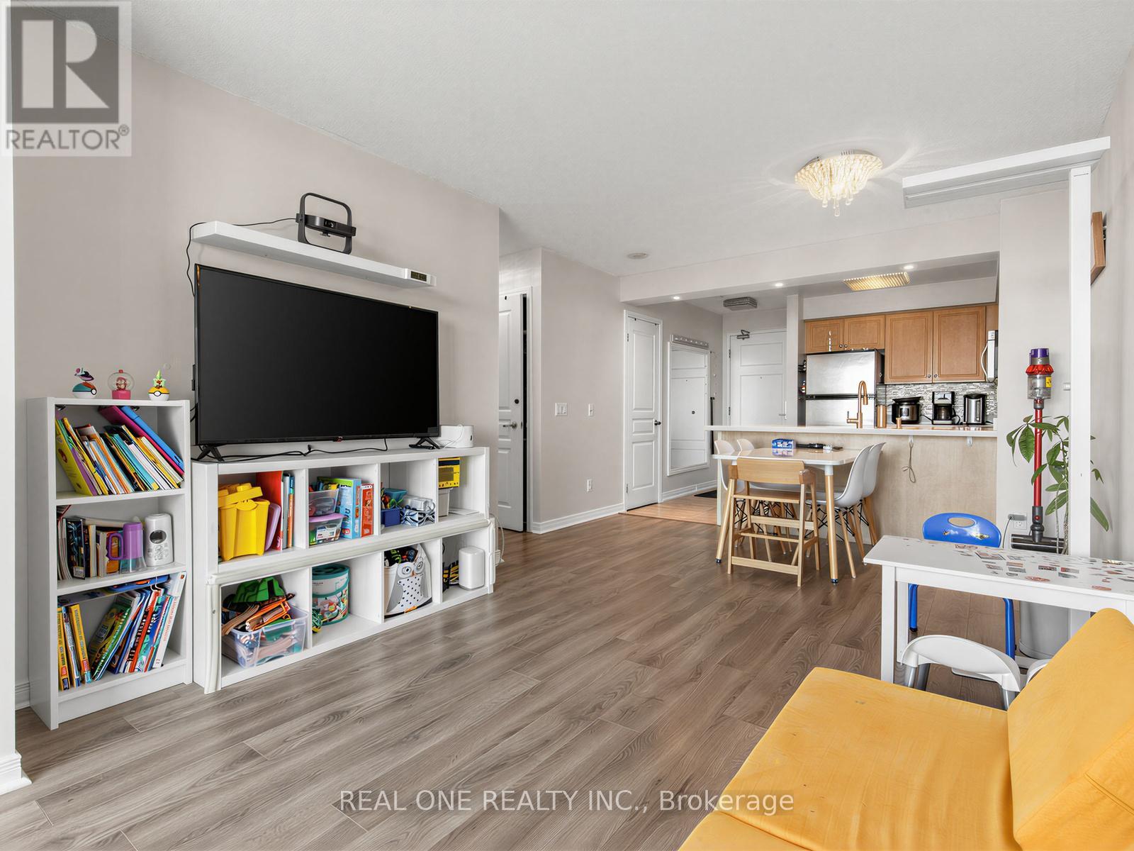 #1203 310 RED MAPLE ROAD - 11