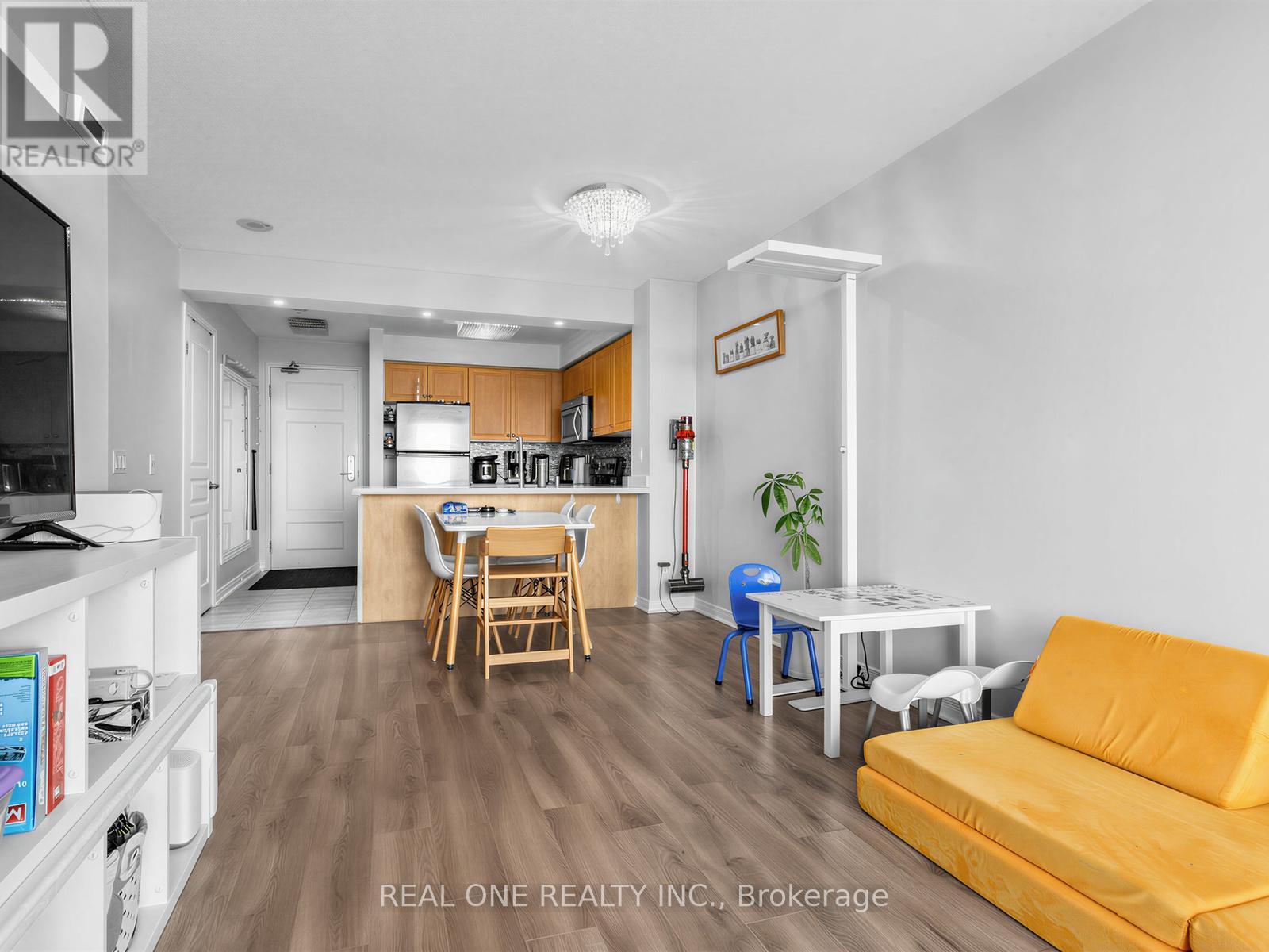 #1203 310 RED MAPLE ROAD - 12