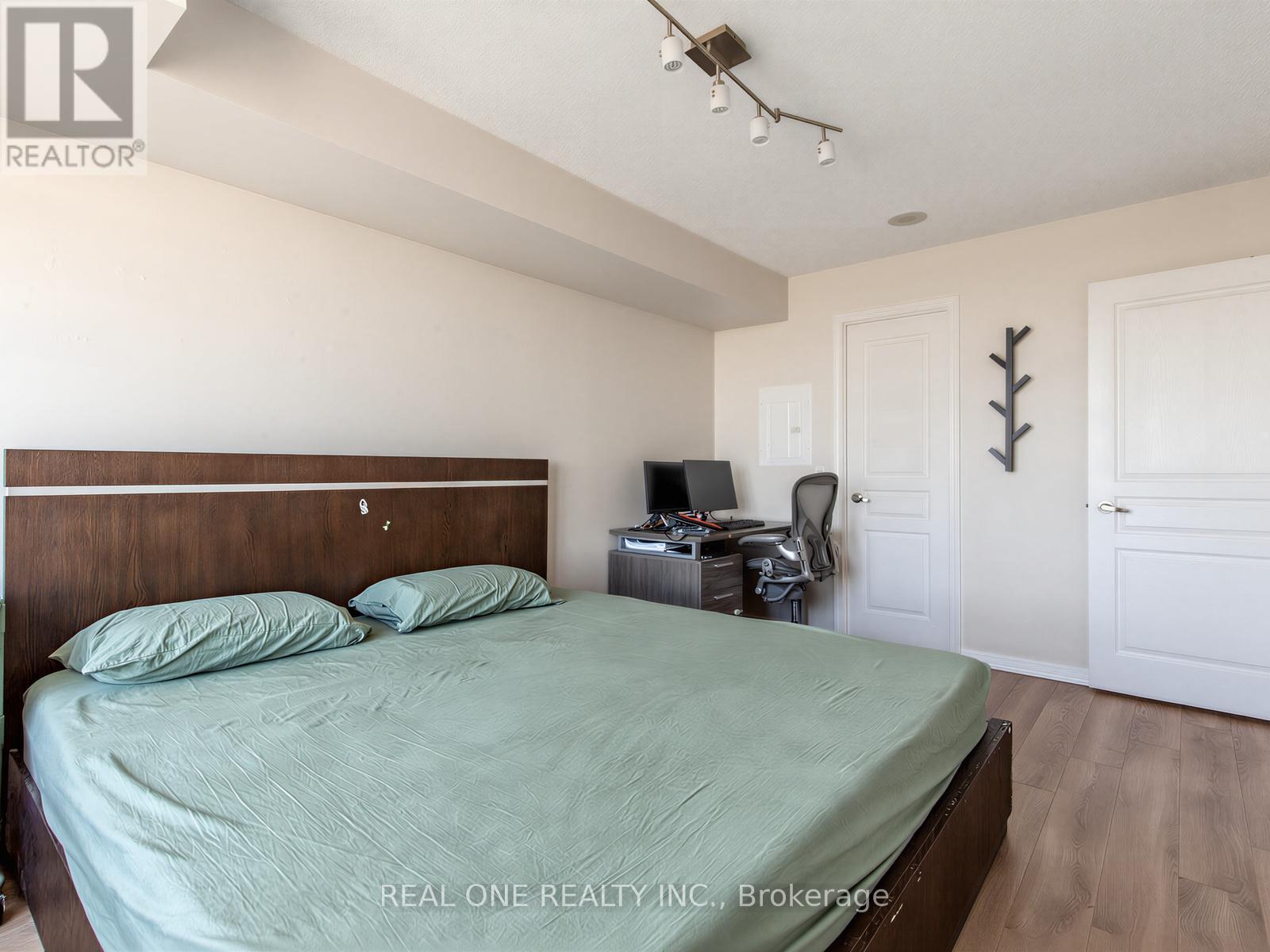 #1203 310 RED MAPLE ROAD - 18