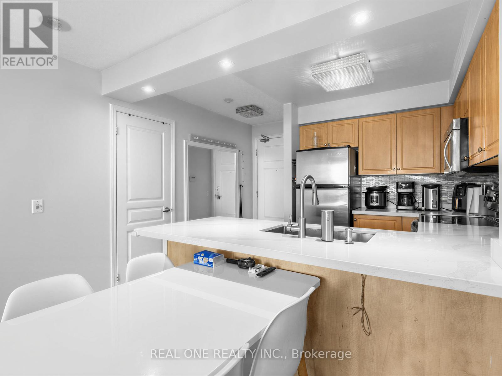 #1203 310 RED MAPLE ROAD - 3