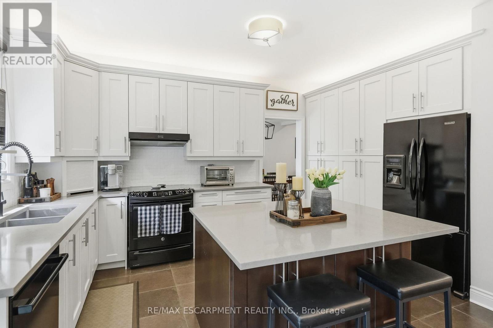 5347 JAMESON CRESCENT - 10