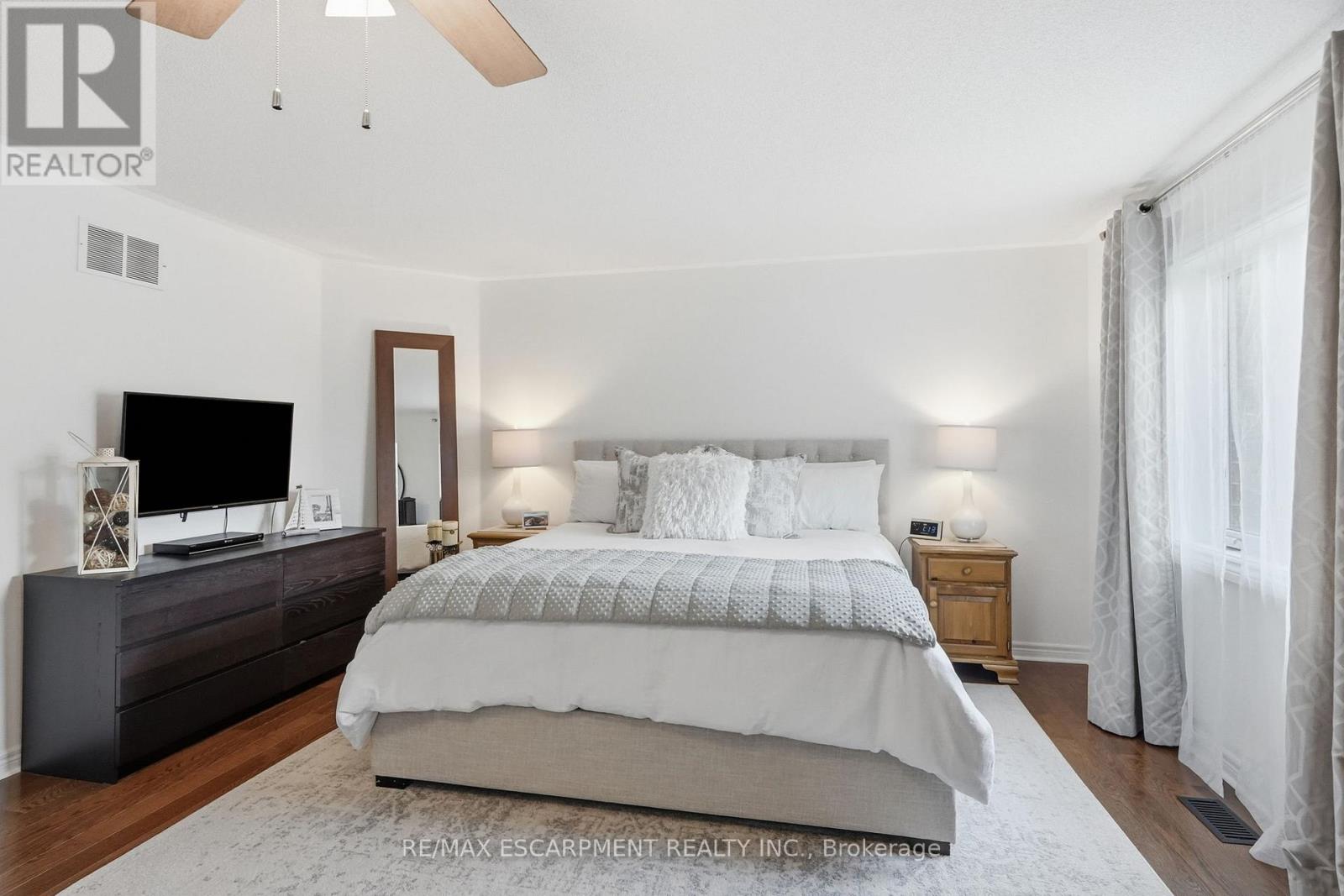 5347 JAMESON CRESCENT - 21
