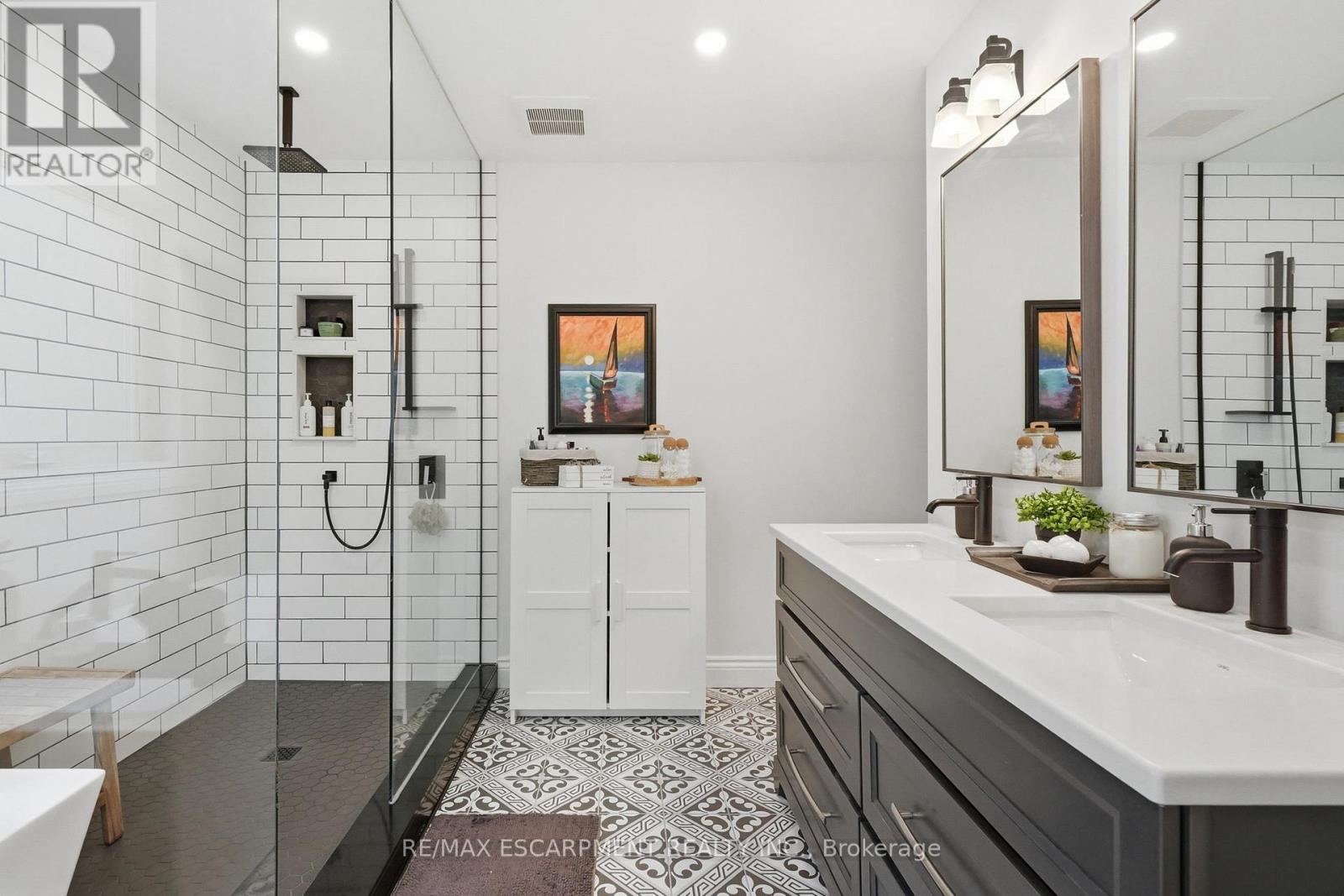 5347 JAMESON CRESCENT - 24
