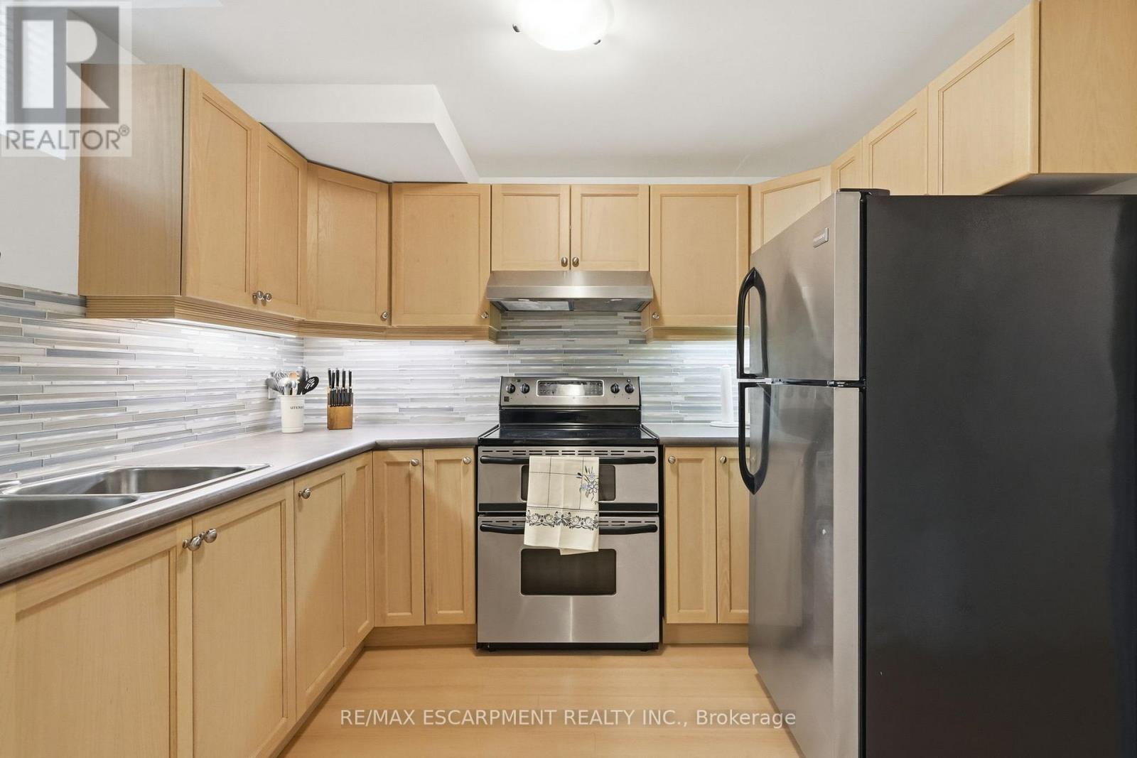 5347 JAMESON CRESCENT - 37