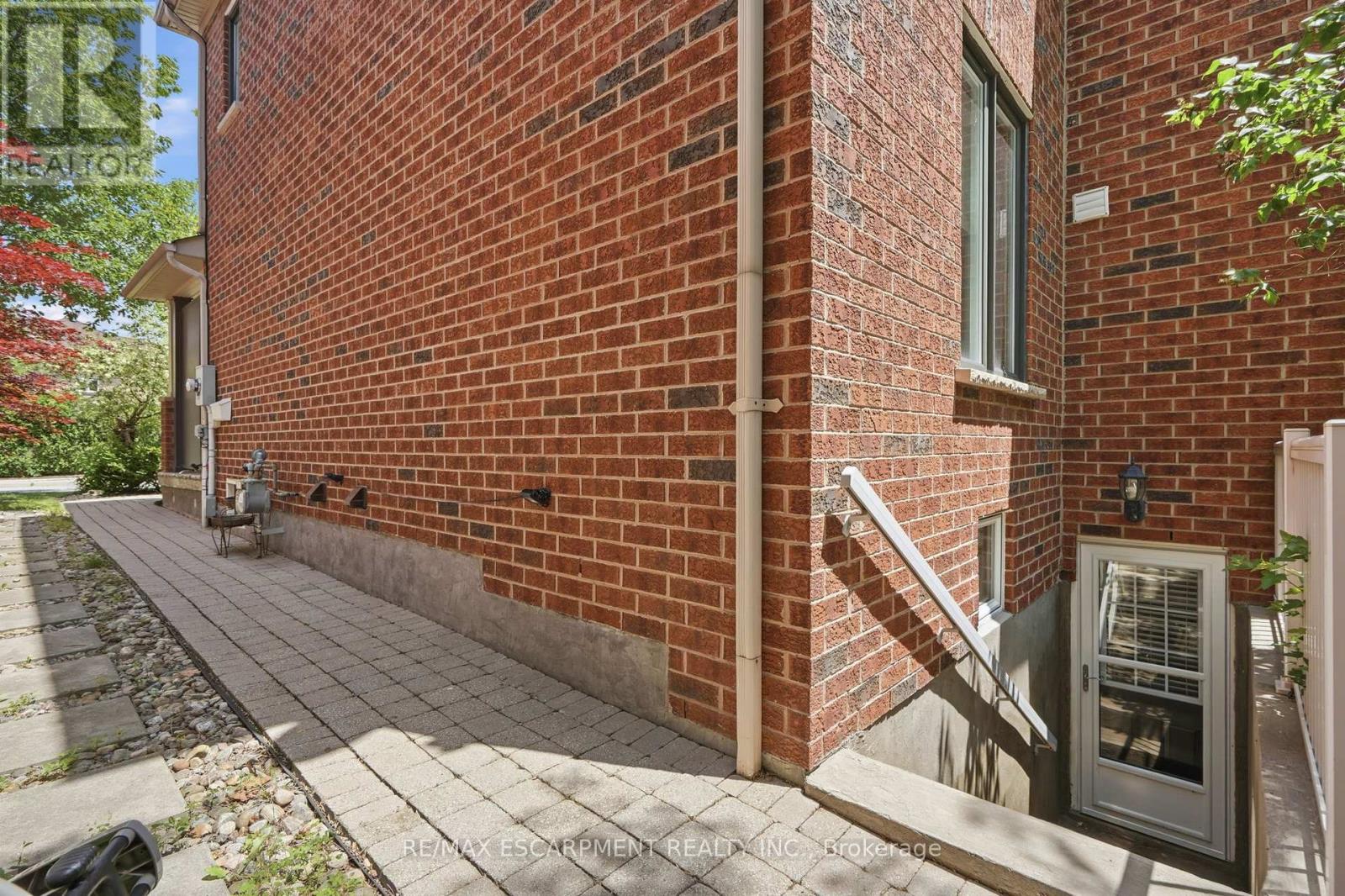 5347 JAMESON CRESCENT - 45