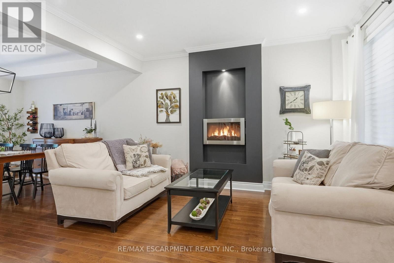 5347 JAMESON CRESCENT - 6
