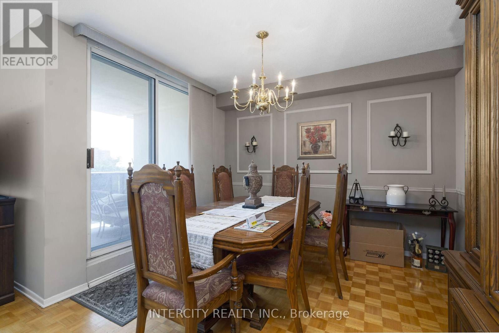 #302 2825 ISLINGTON AVENUE - 12