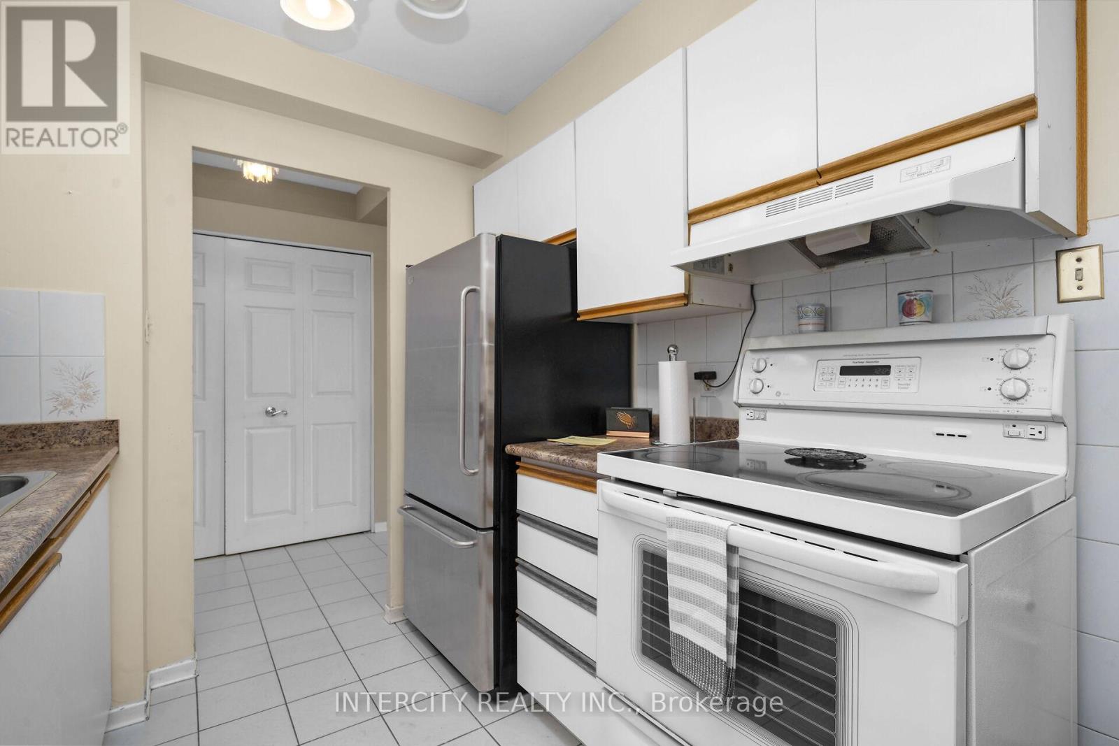 #302 2825 ISLINGTON AVENUE - 14