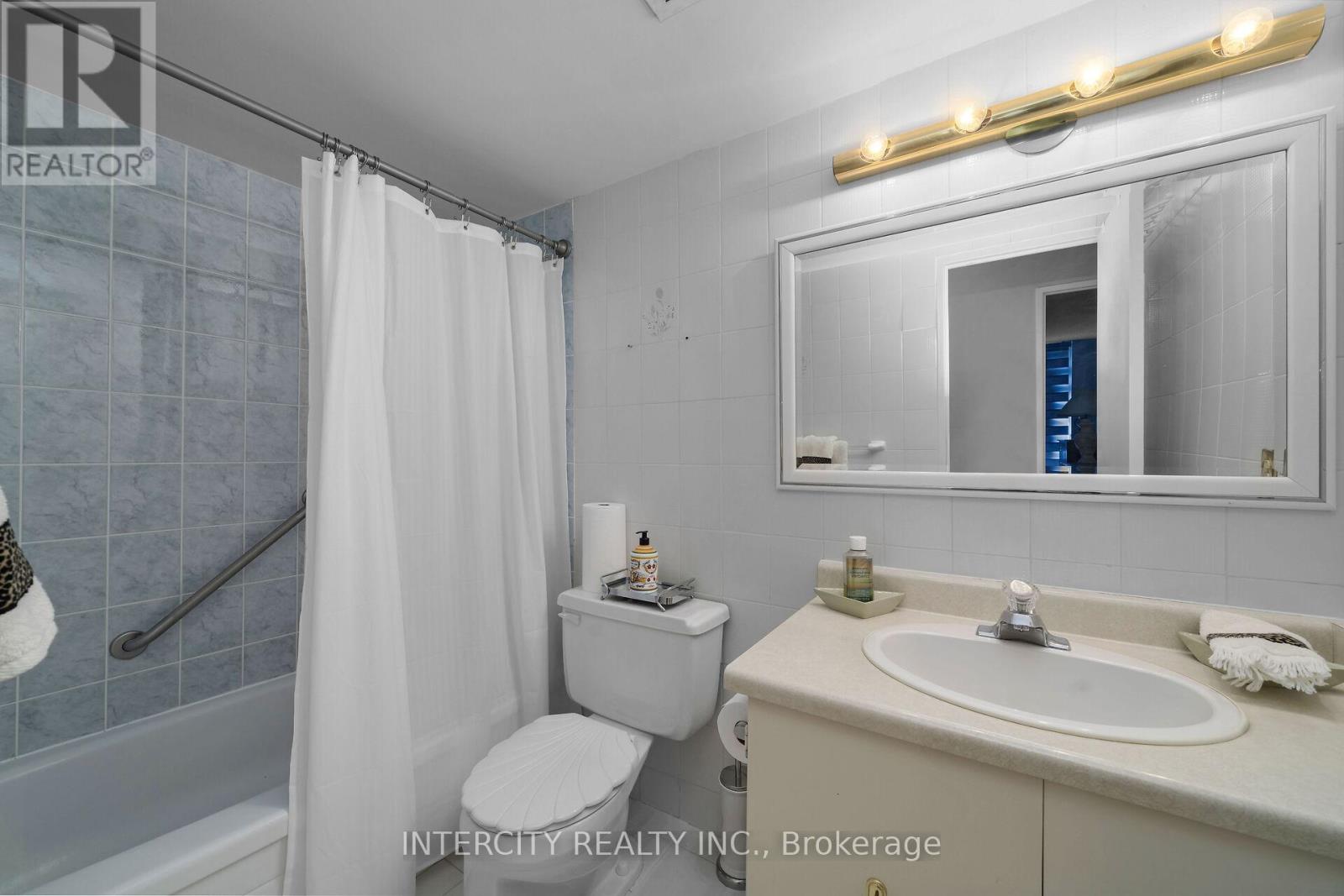 #302 2825 ISLINGTON AVENUE - 23