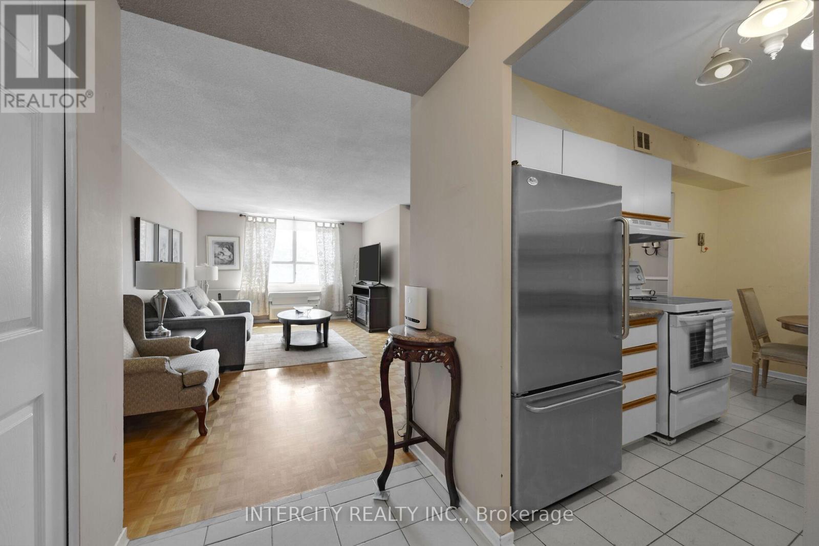 #302 2825 ISLINGTON AVENUE - 7